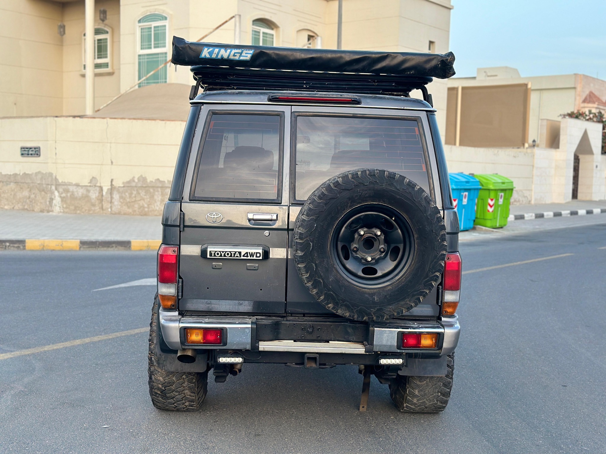 
								Toyota Landcruiser V8 Diesel Model 2011 full									