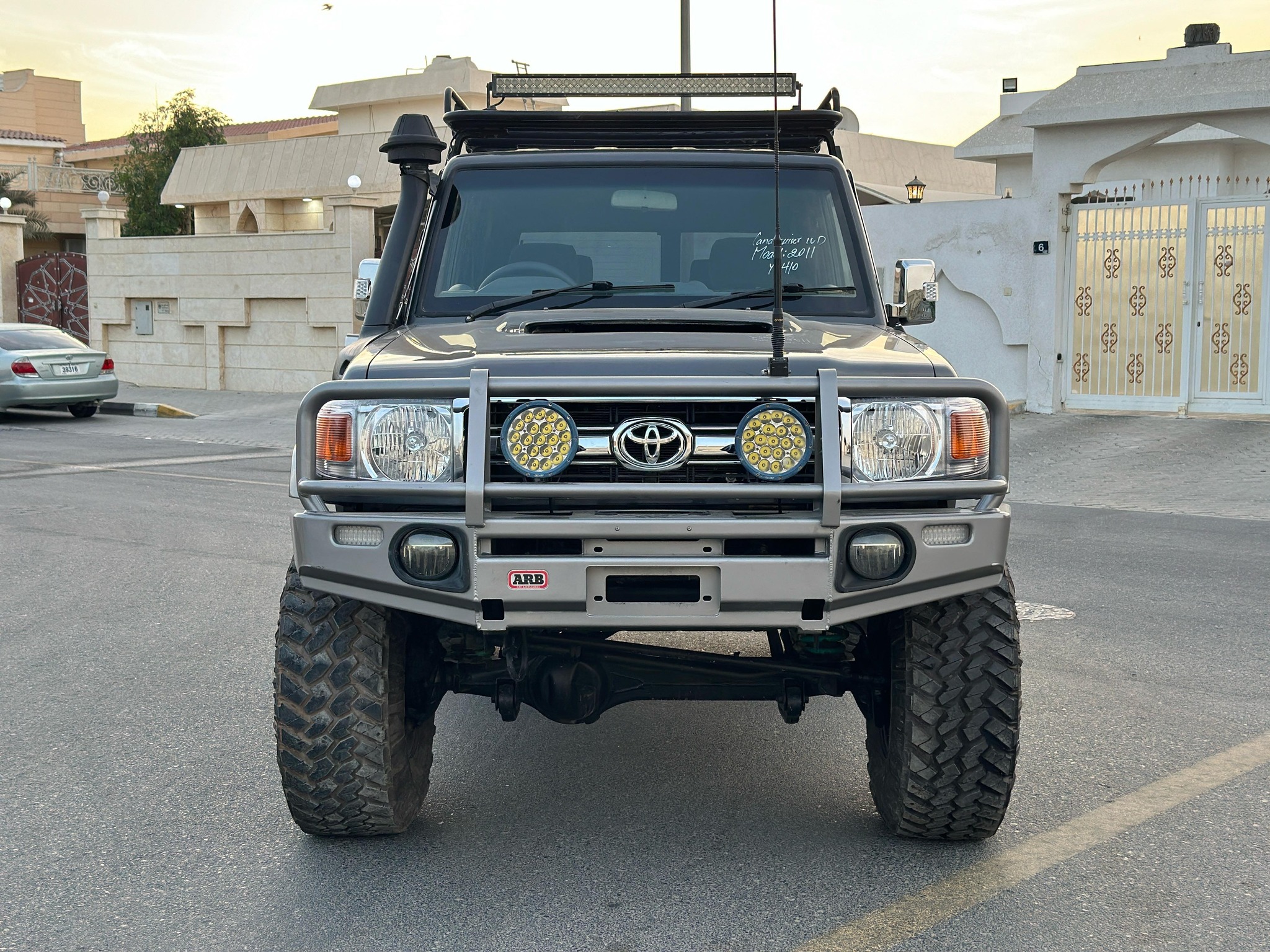 
								Toyota Landcruiser V8 Diesel Model 2011 full									