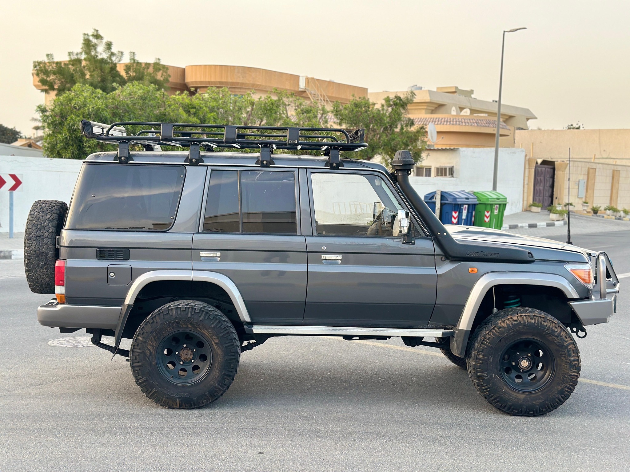 
								Toyota Landcruiser V8 Diesel Model 2011 full									