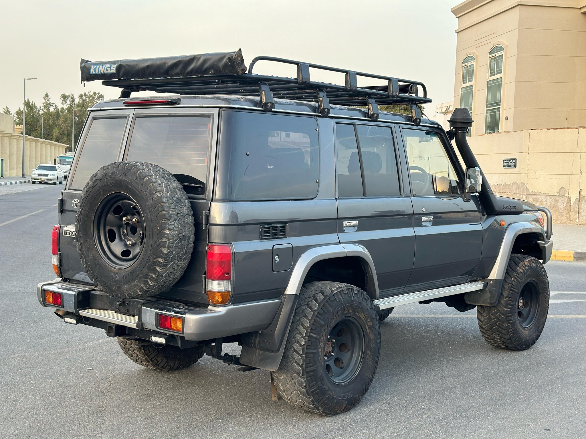 
								Toyota Landcruiser V8 Diesel Model 2011 full									