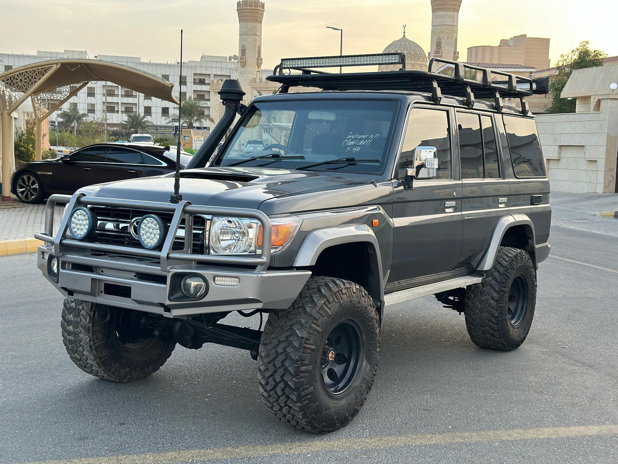 
								Toyota Landcruiser V8 Diesel Model 2011 full									