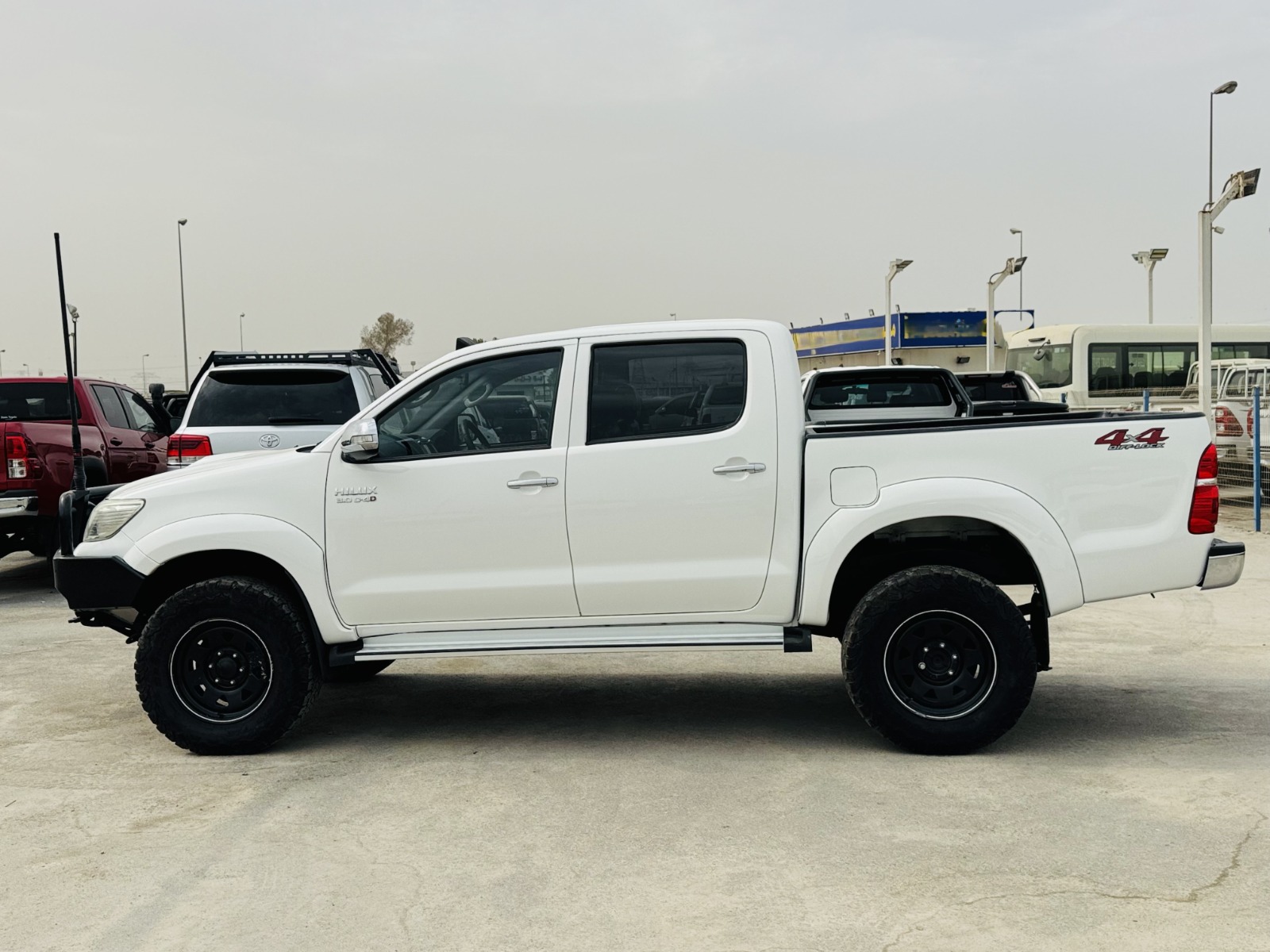 
								Toyota Hilux 2014 Model full									