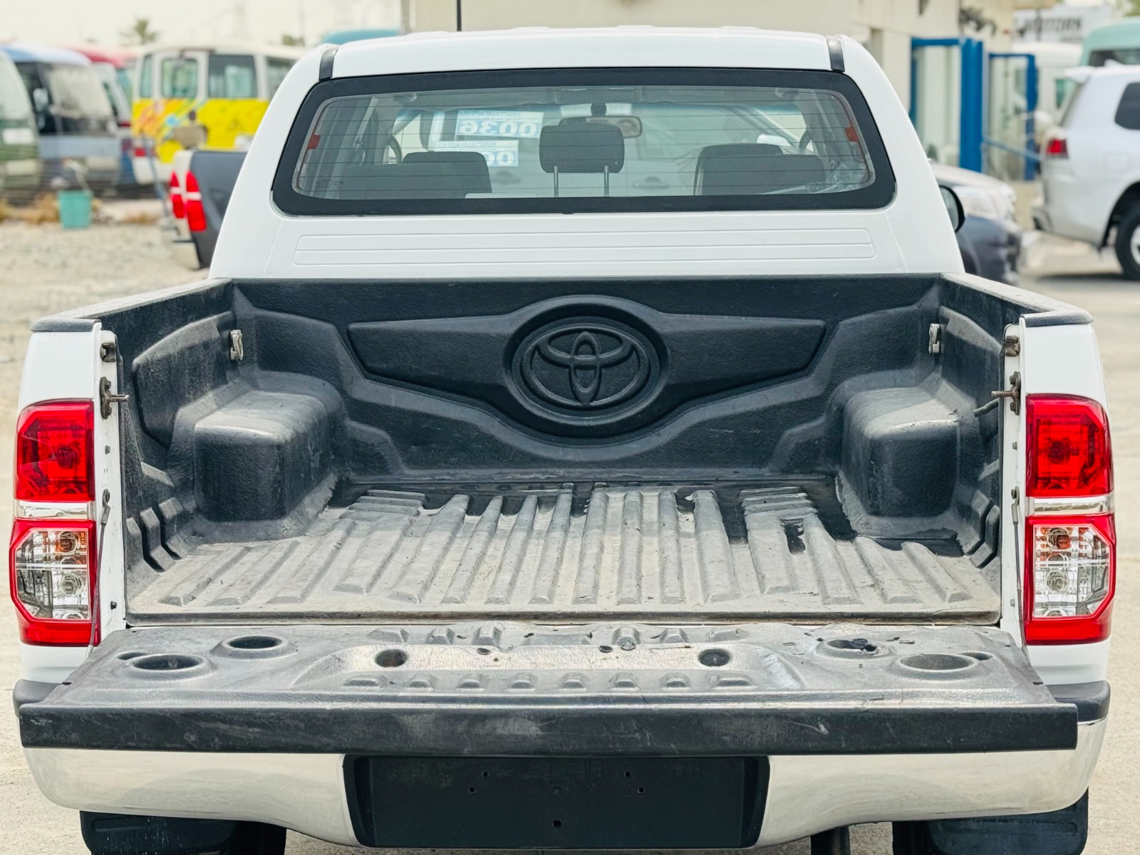 
								Toyota Hilux 2014 Model full									
