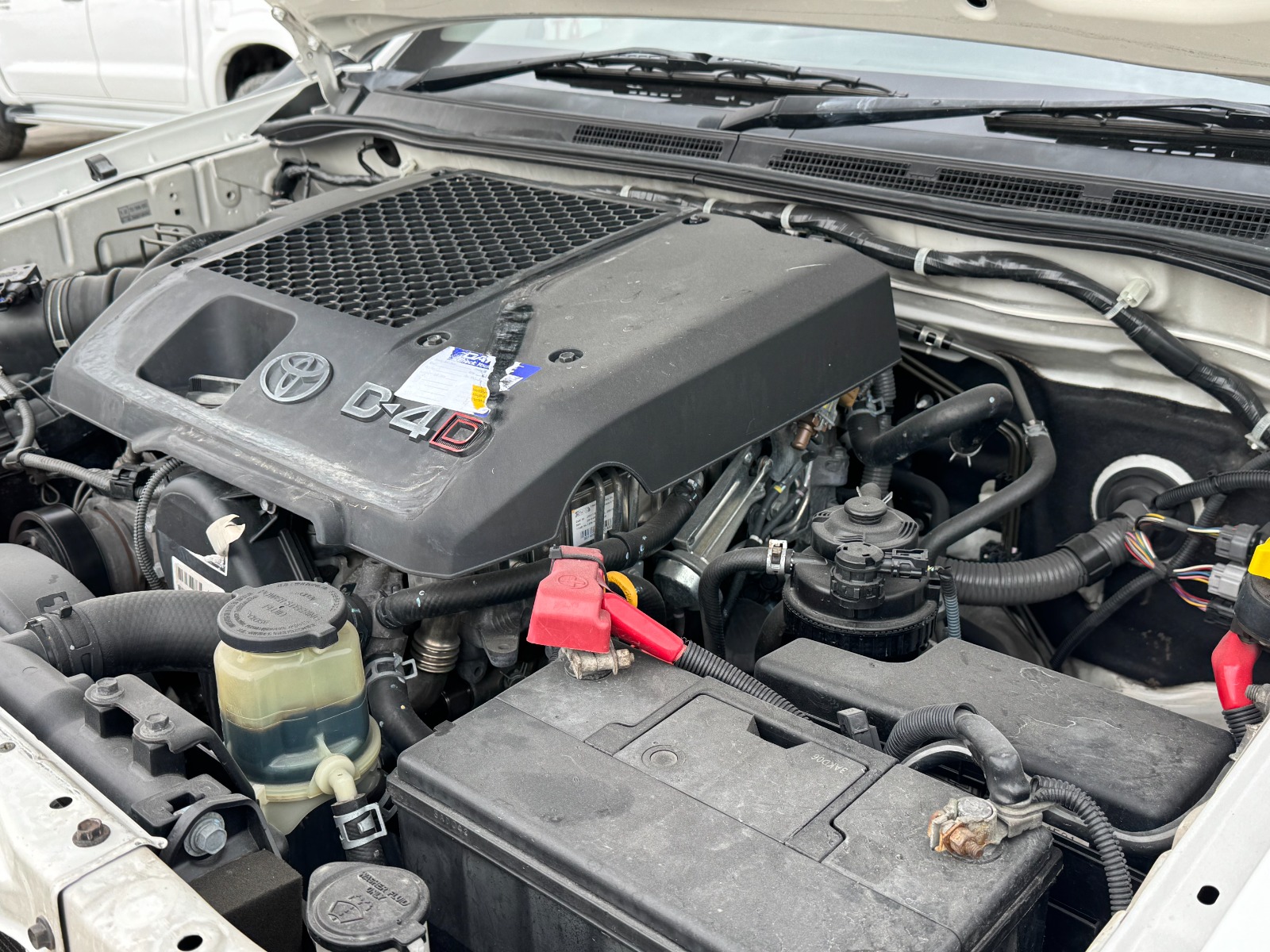 
								Toyota Hilux 2014 Model full									