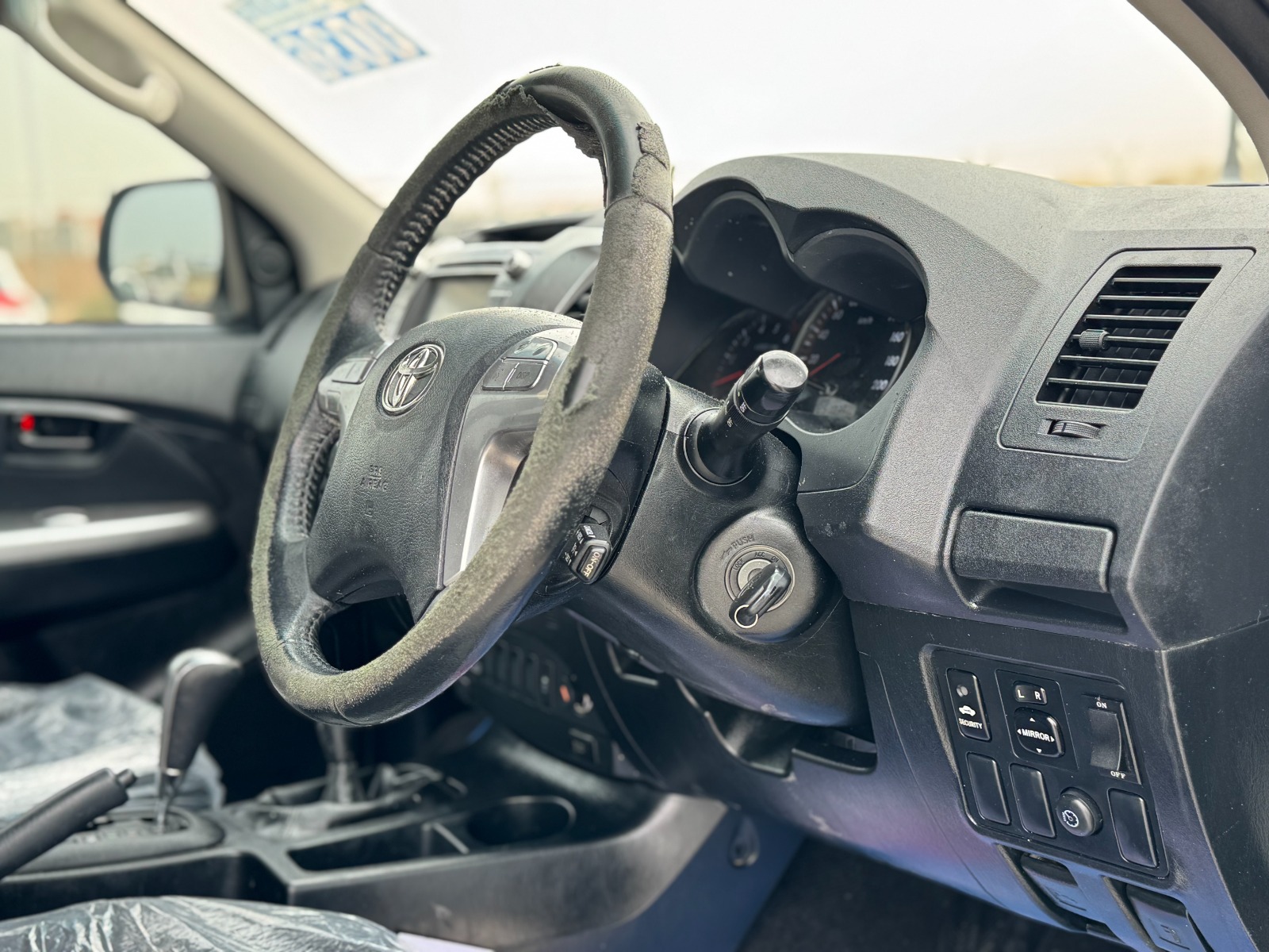 
								Toyota Hilux 2014 Model full									