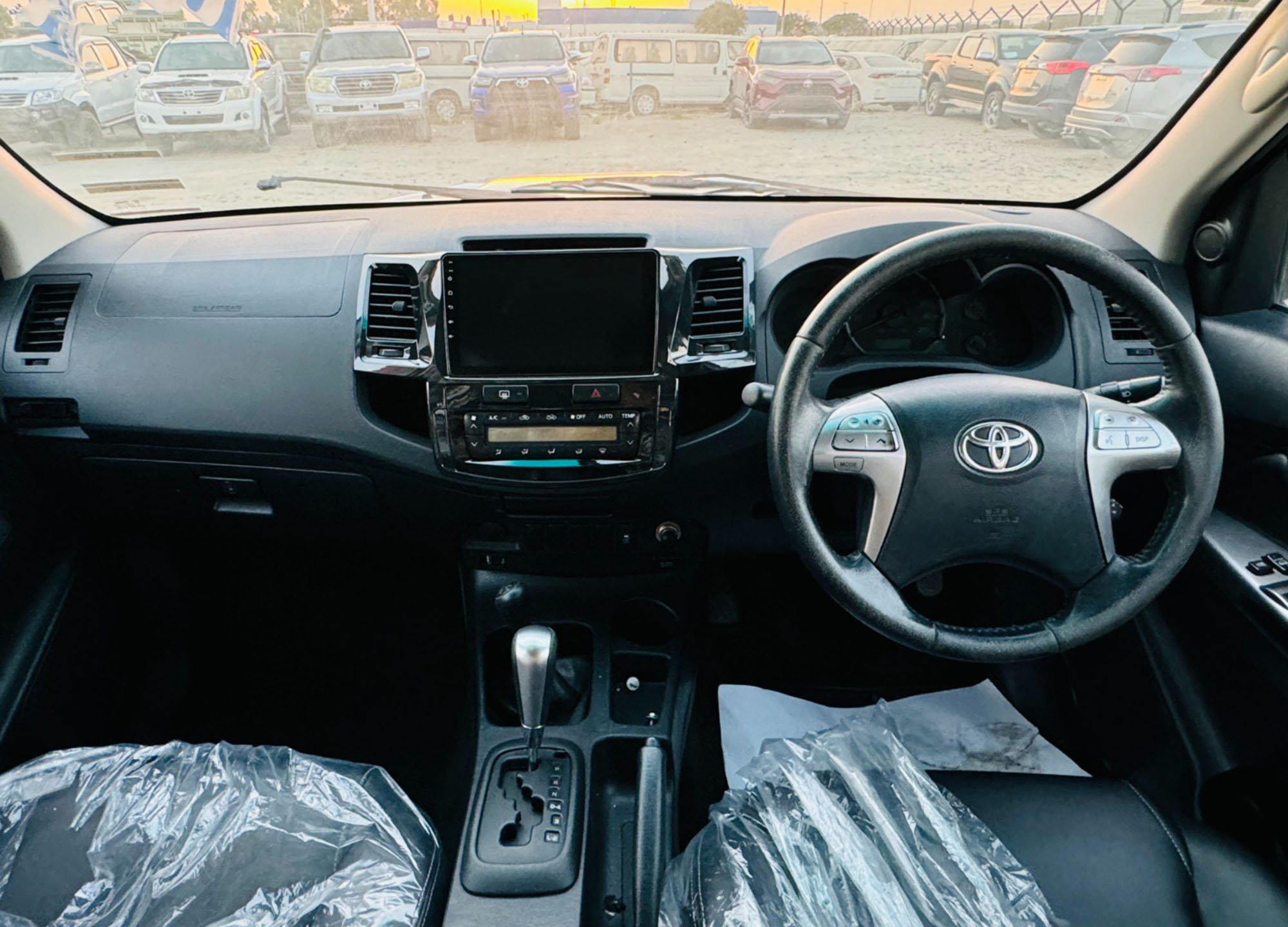 
								Toyota Hilux 1KD Model 2014 Diesel full									