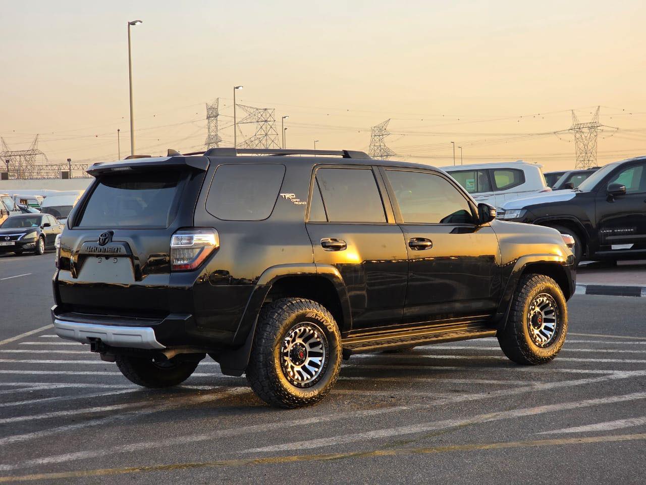 
								Toyota 4RUNNER TRD Model 2022 full									