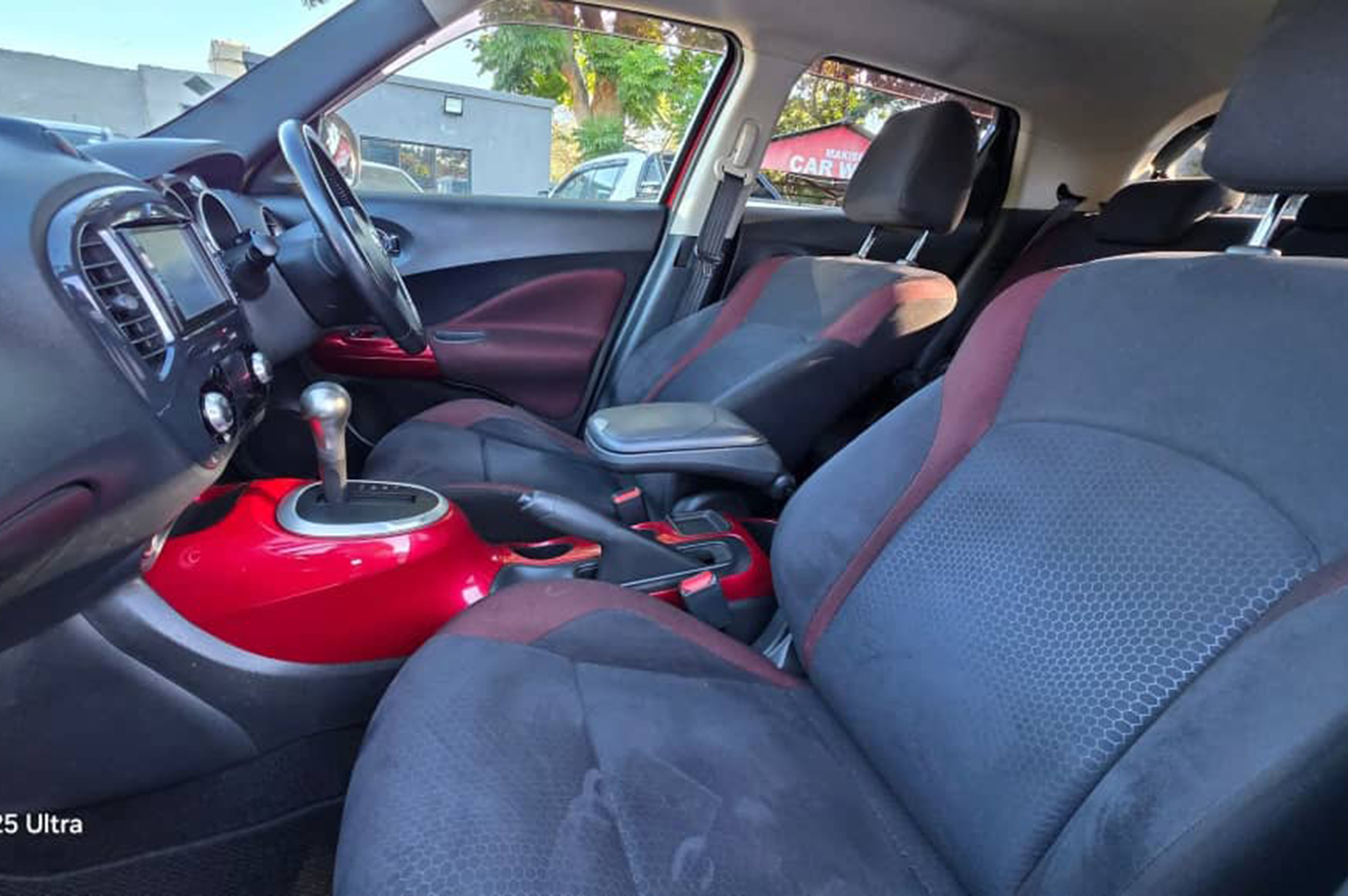 
								Nissan Juke 2WD Model 2012 full									
