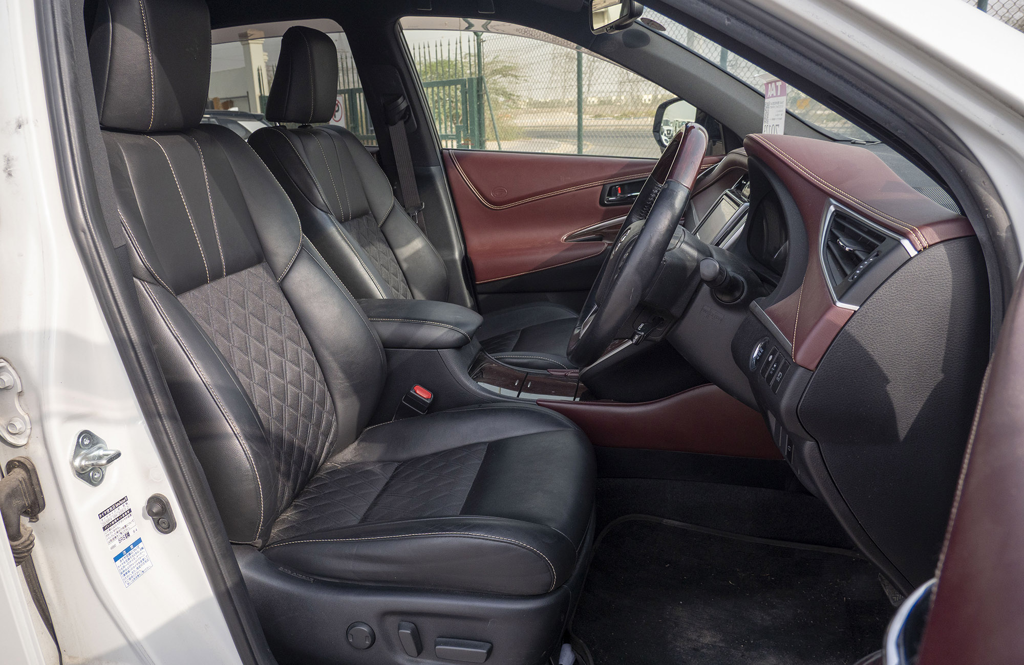 
								Toyota Harrier 2.0L Model 2015 full									