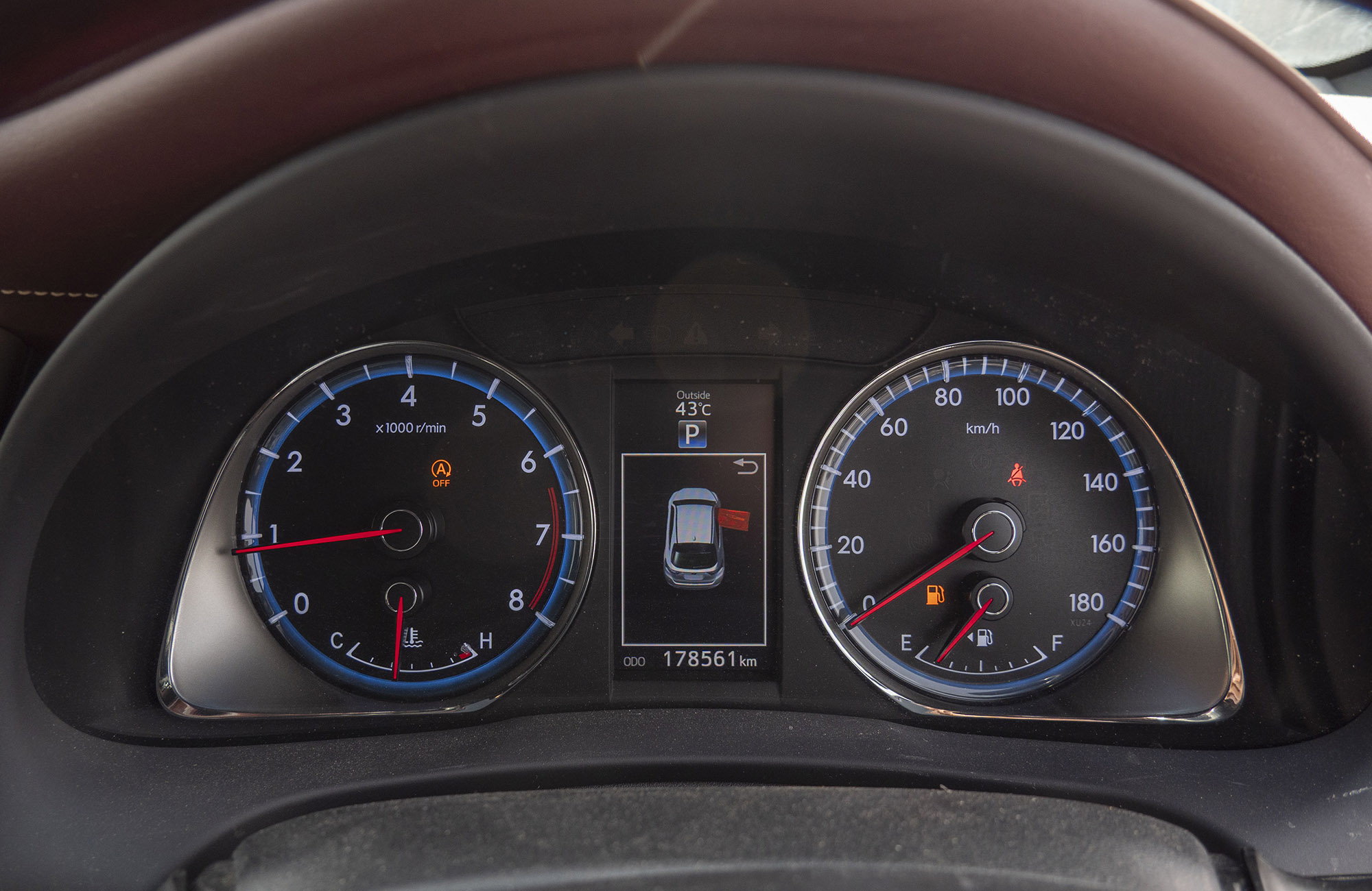 
								Toyota Harrier 2.0L Model 2015 full									