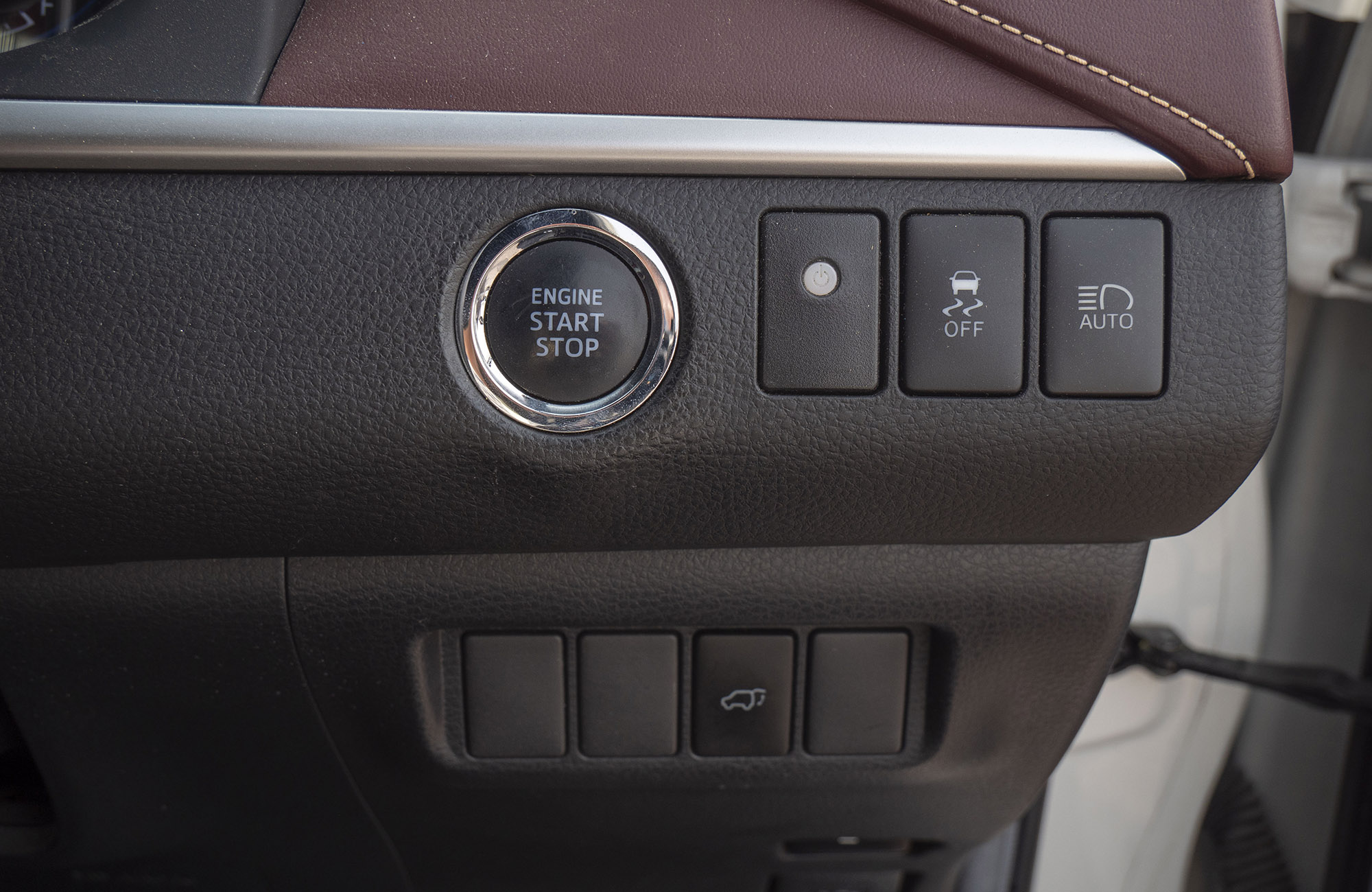 
								Toyota Harrier 2.0L Model 2015 full									
