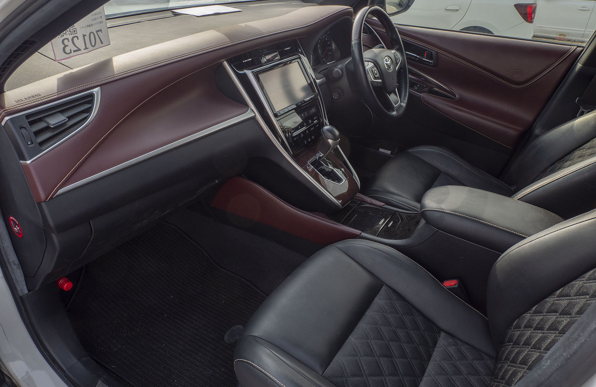 
								Toyota Harrier 2.0L Model 2015 full									