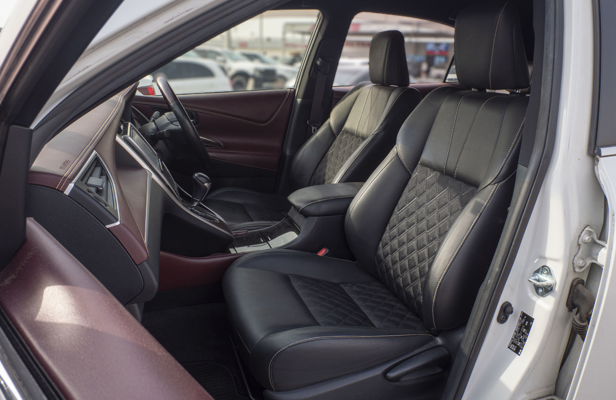 
								Toyota Harrier 2.0L Model 2015 full									