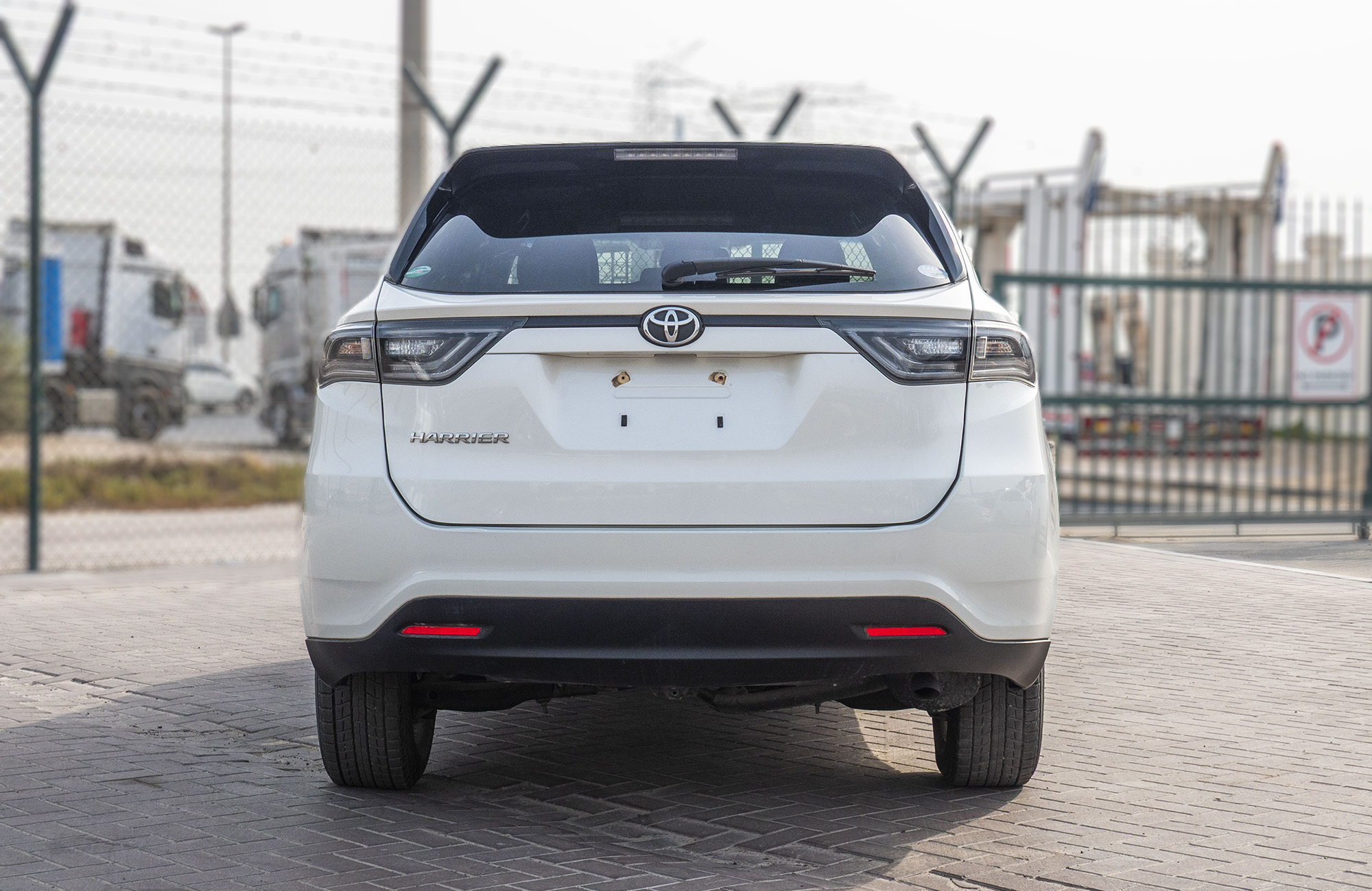 
								Toyota Harrier 2.0L Model 2015 full									