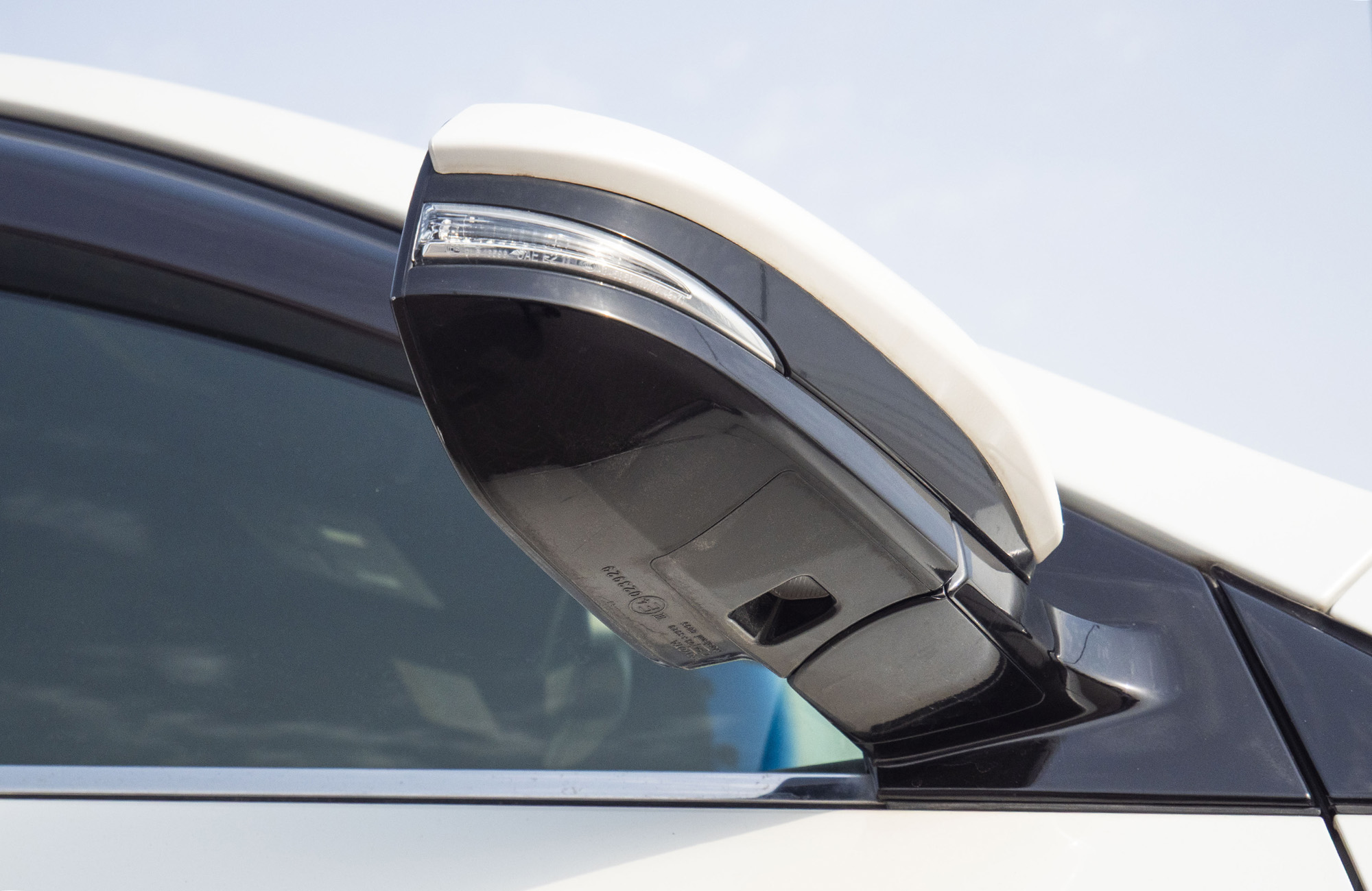 
								Toyota Harrier 2.0L Model 2015 full									