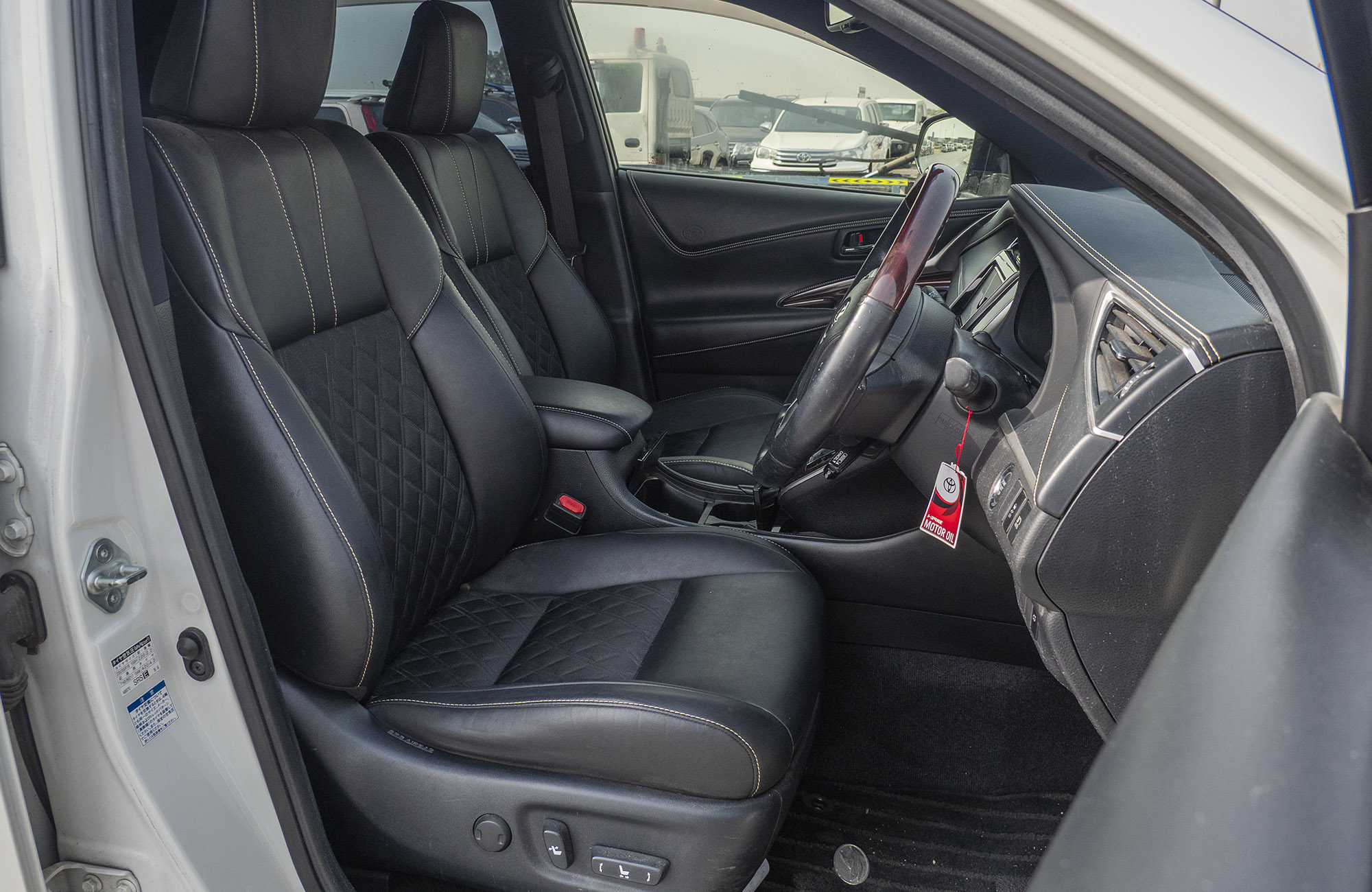 
								Toyota Harrier Model 2014 full									