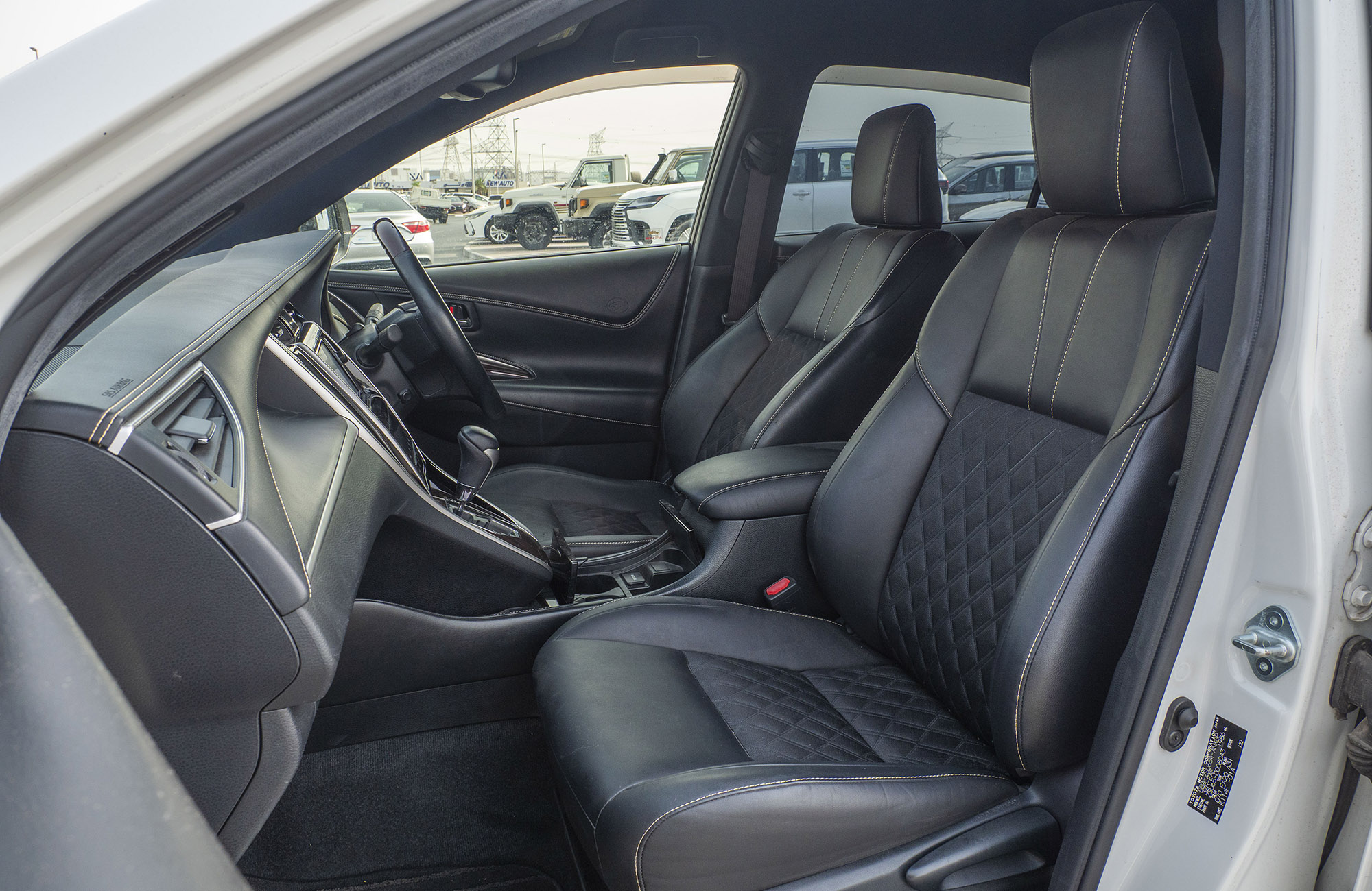 
								Toyota Harrier Model 2014 full									