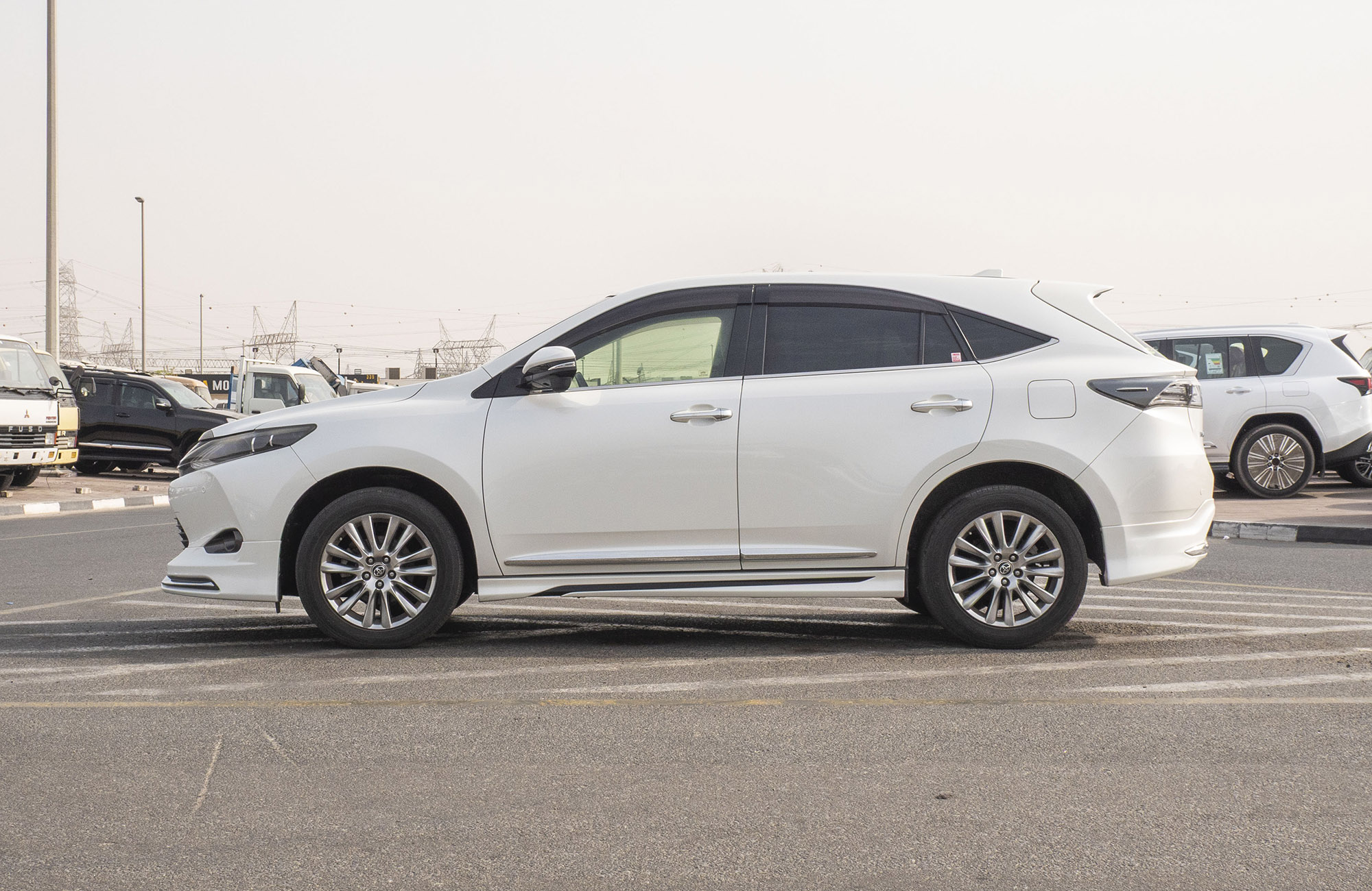 
								Toyota Harrier Model 2014 full									