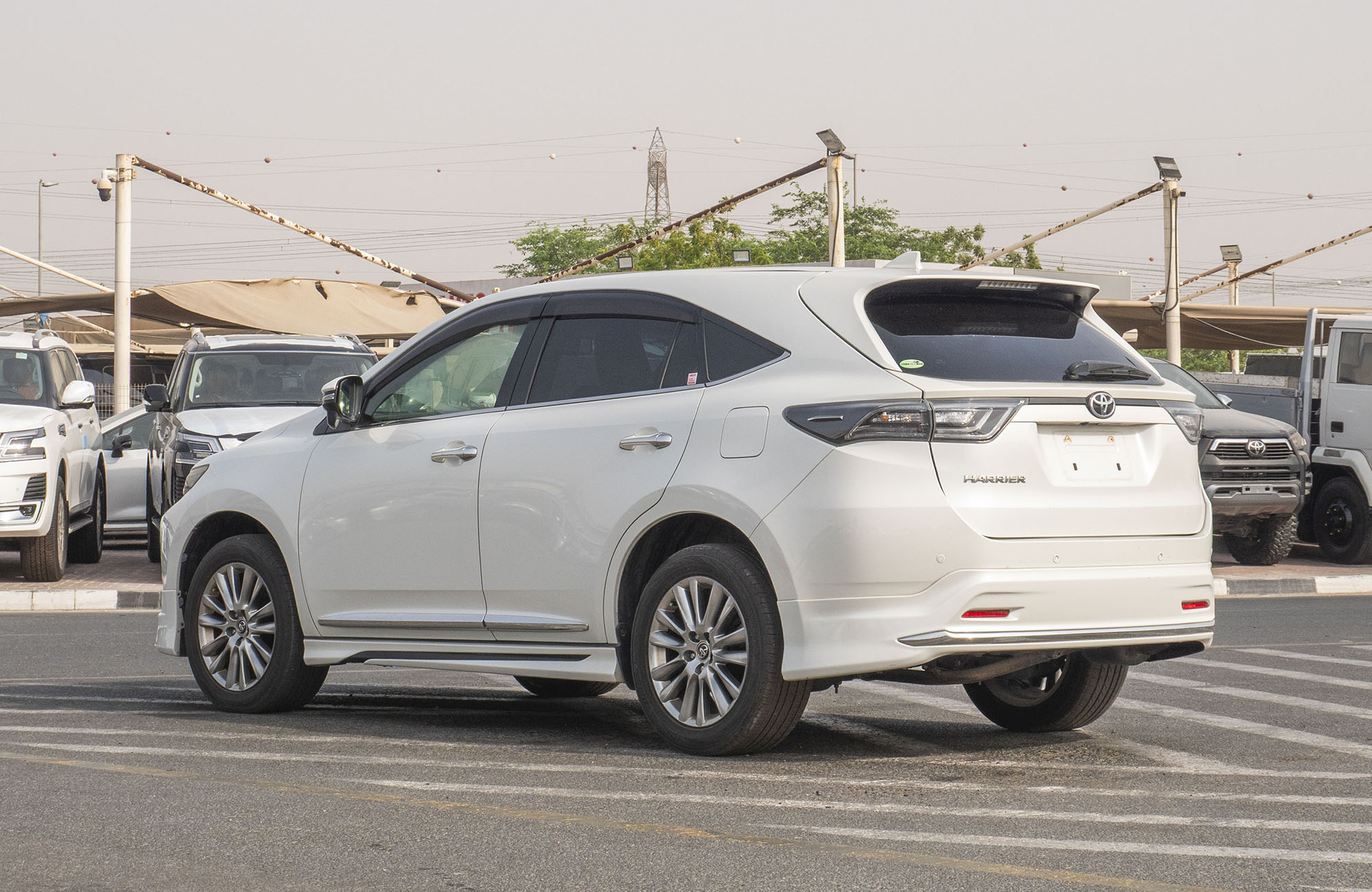 
								Toyota Harrier Model 2014 full									