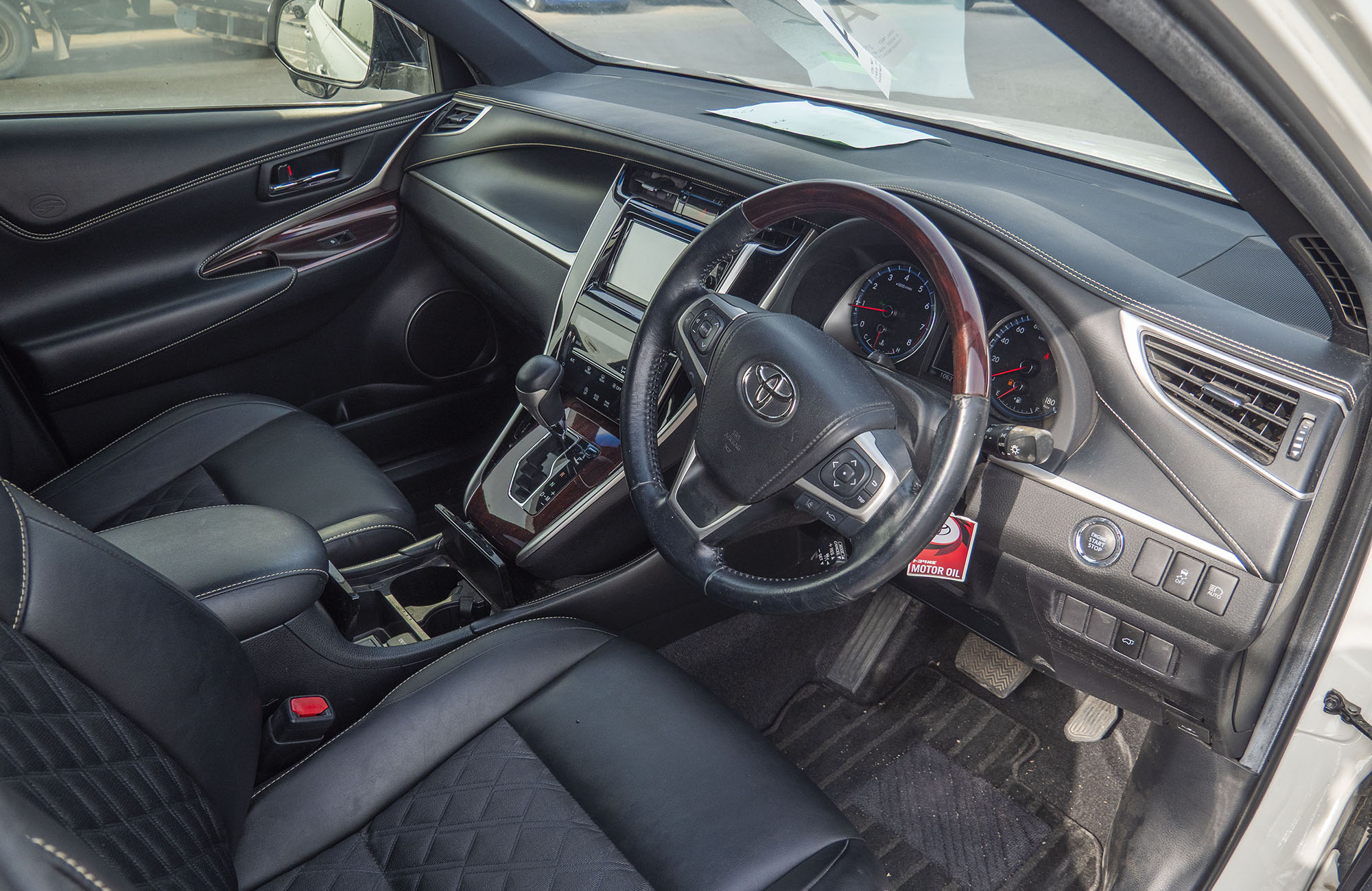 
								Toyota Harrier Model 2014 full									