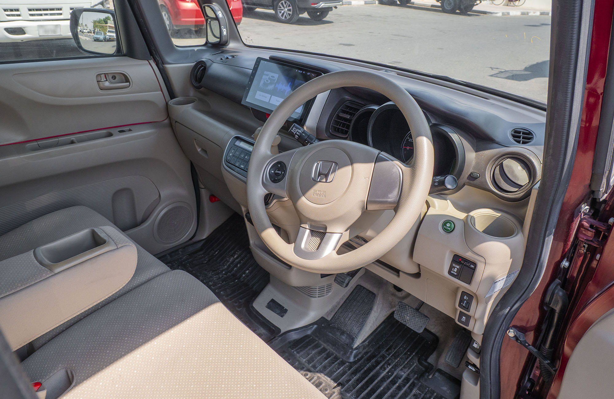 
								Honda N-BOX 650CC 2WD Model 2014 full									