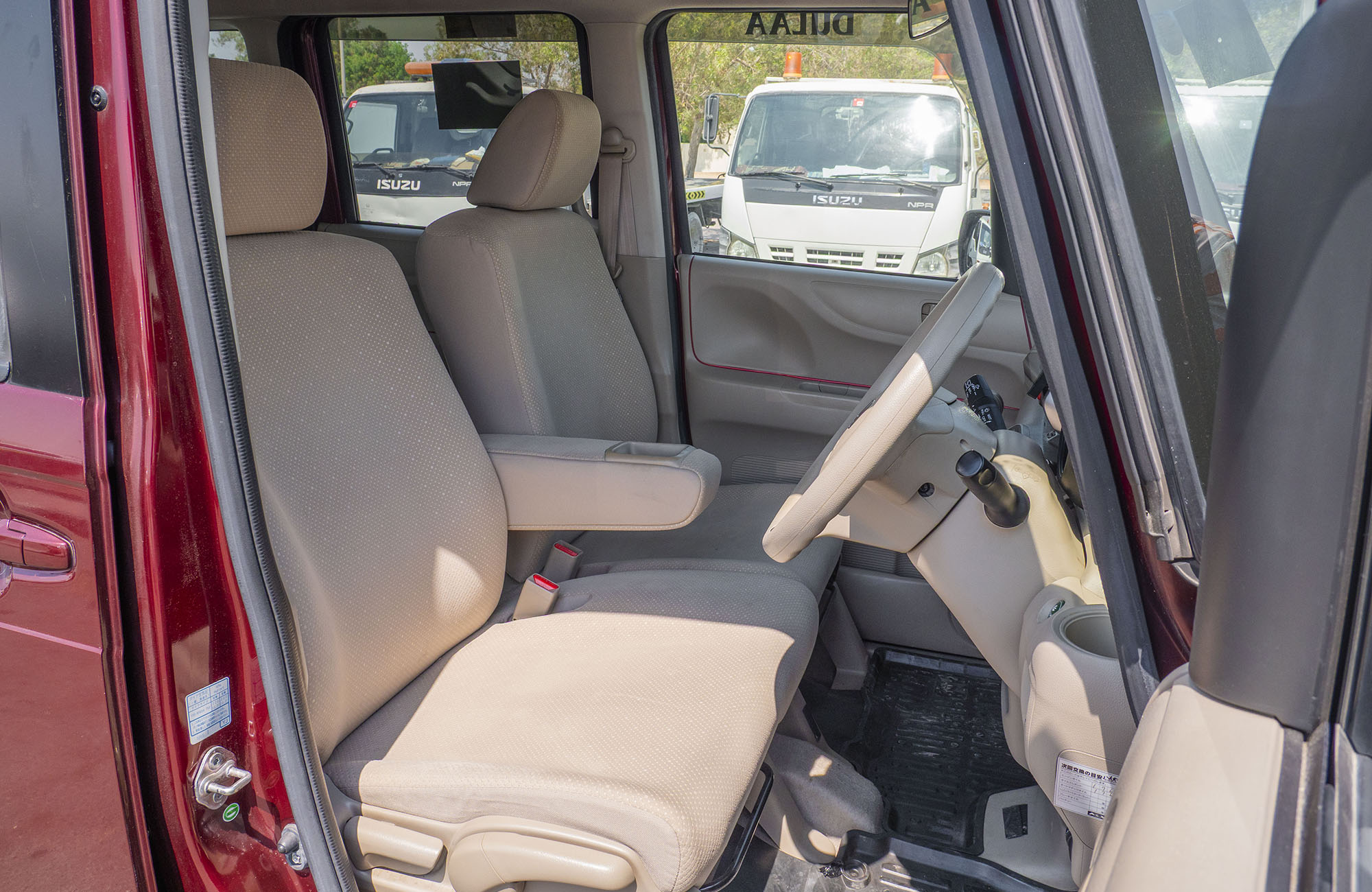 
								Honda N-BOX 650CC 2WD Model 2014 full									