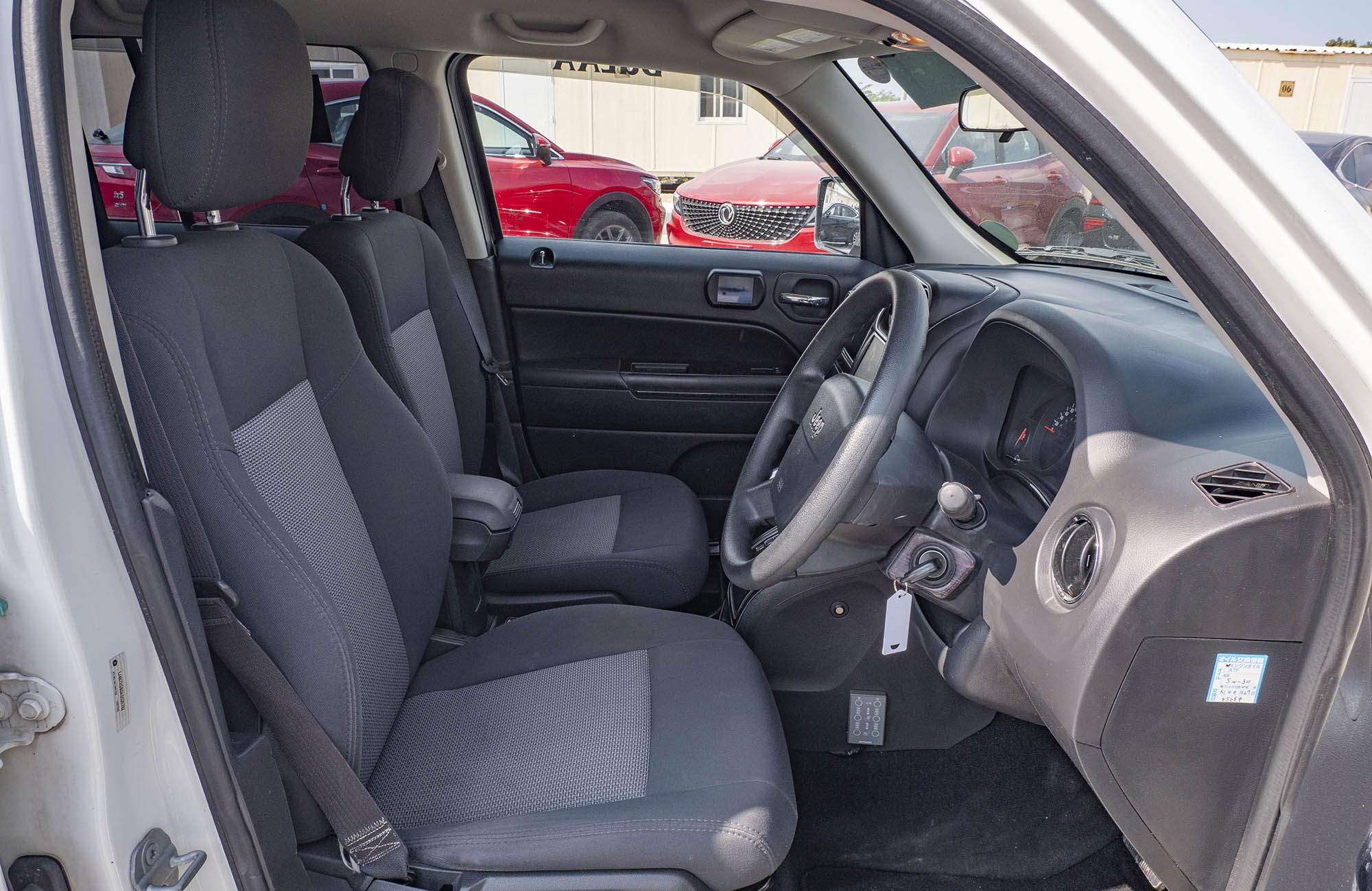 
								Jeep Patriot 2wd 2010 model full									