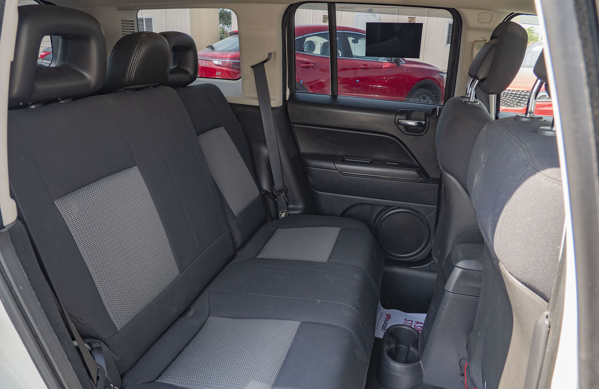 
								Jeep Patriot 2wd 2010 model full									