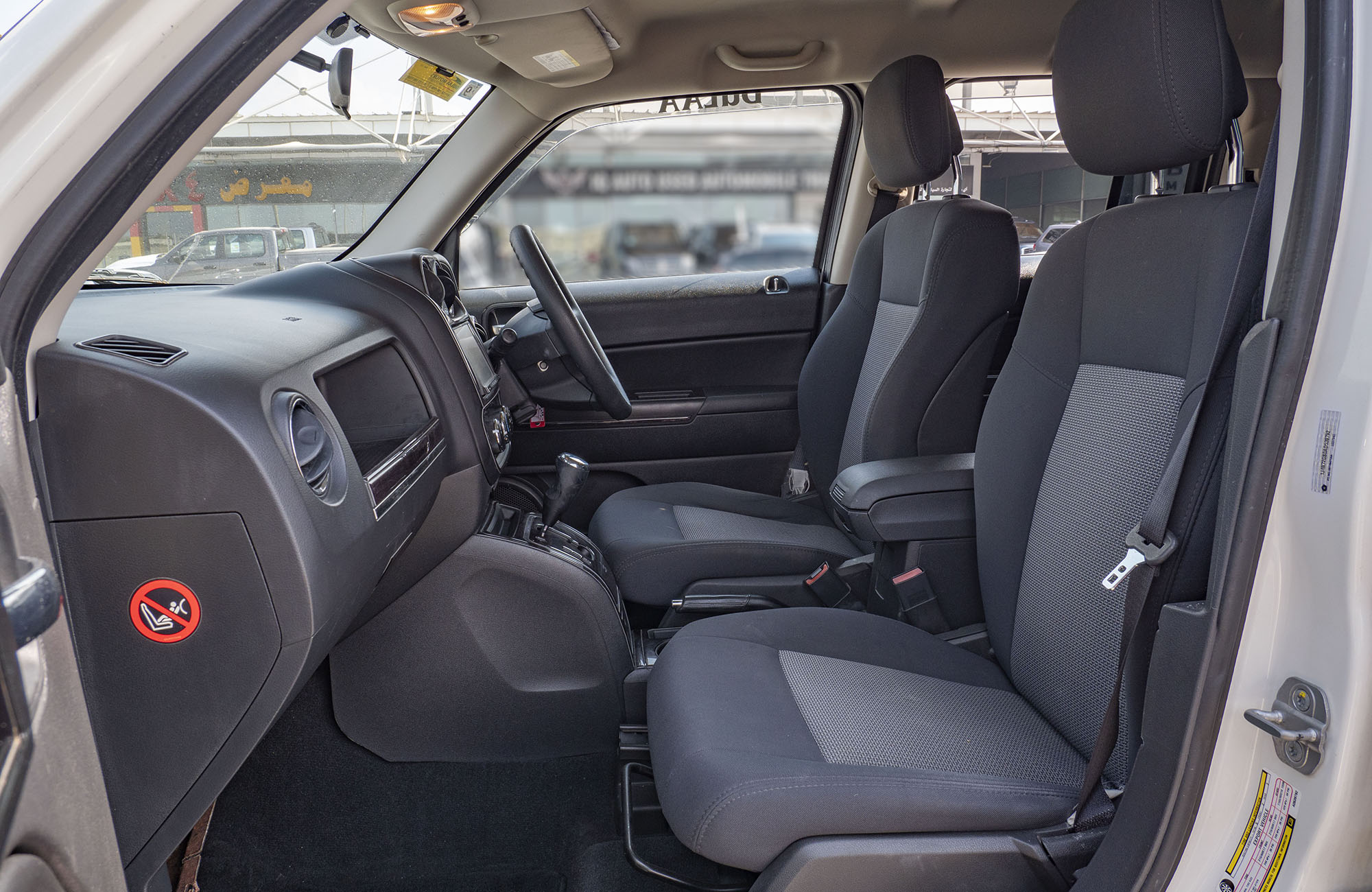 
								Jeep Patriot 2wd 2010 model full									