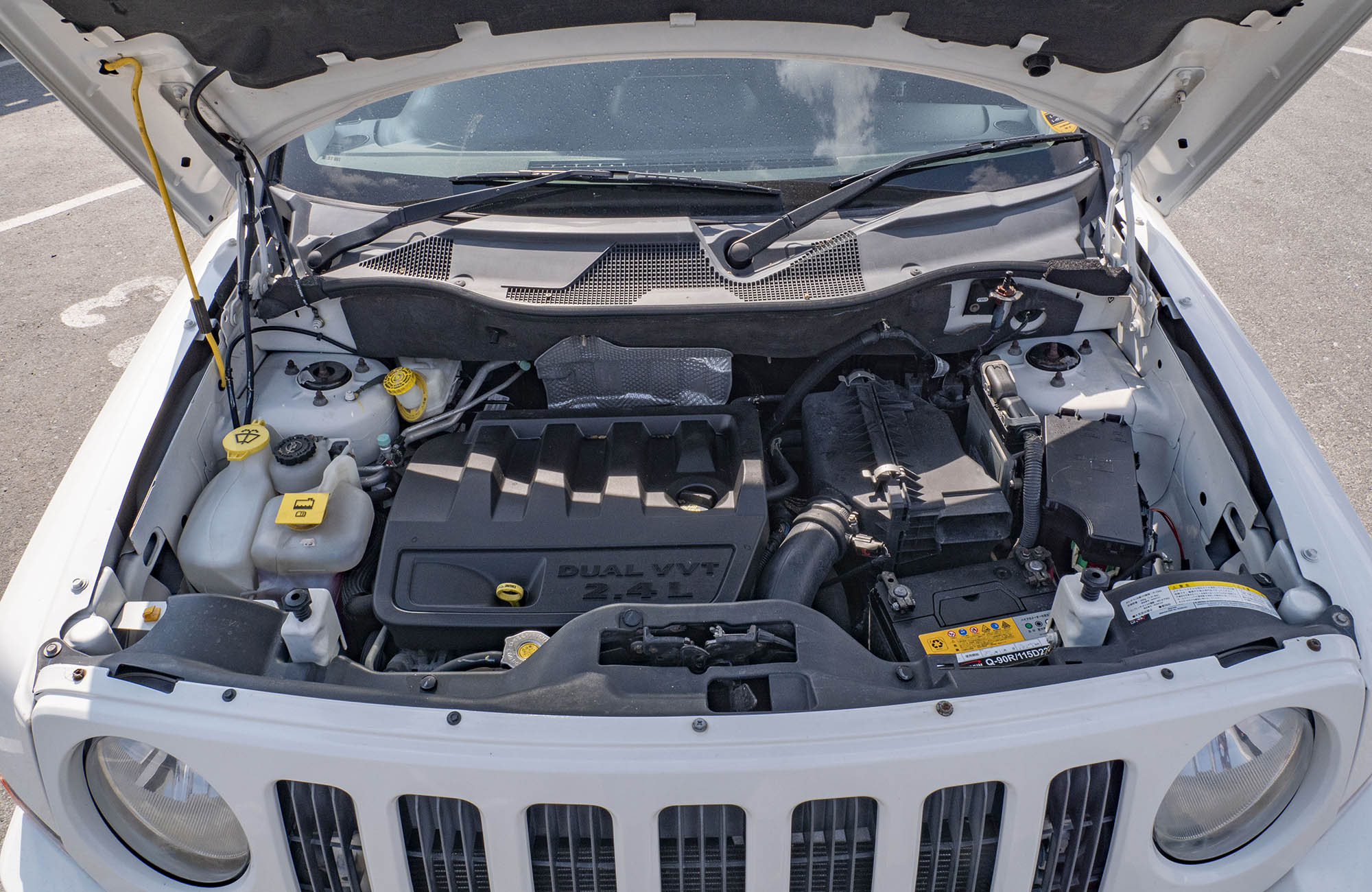 
								Jeep Patriot 2wd 2010 model full									