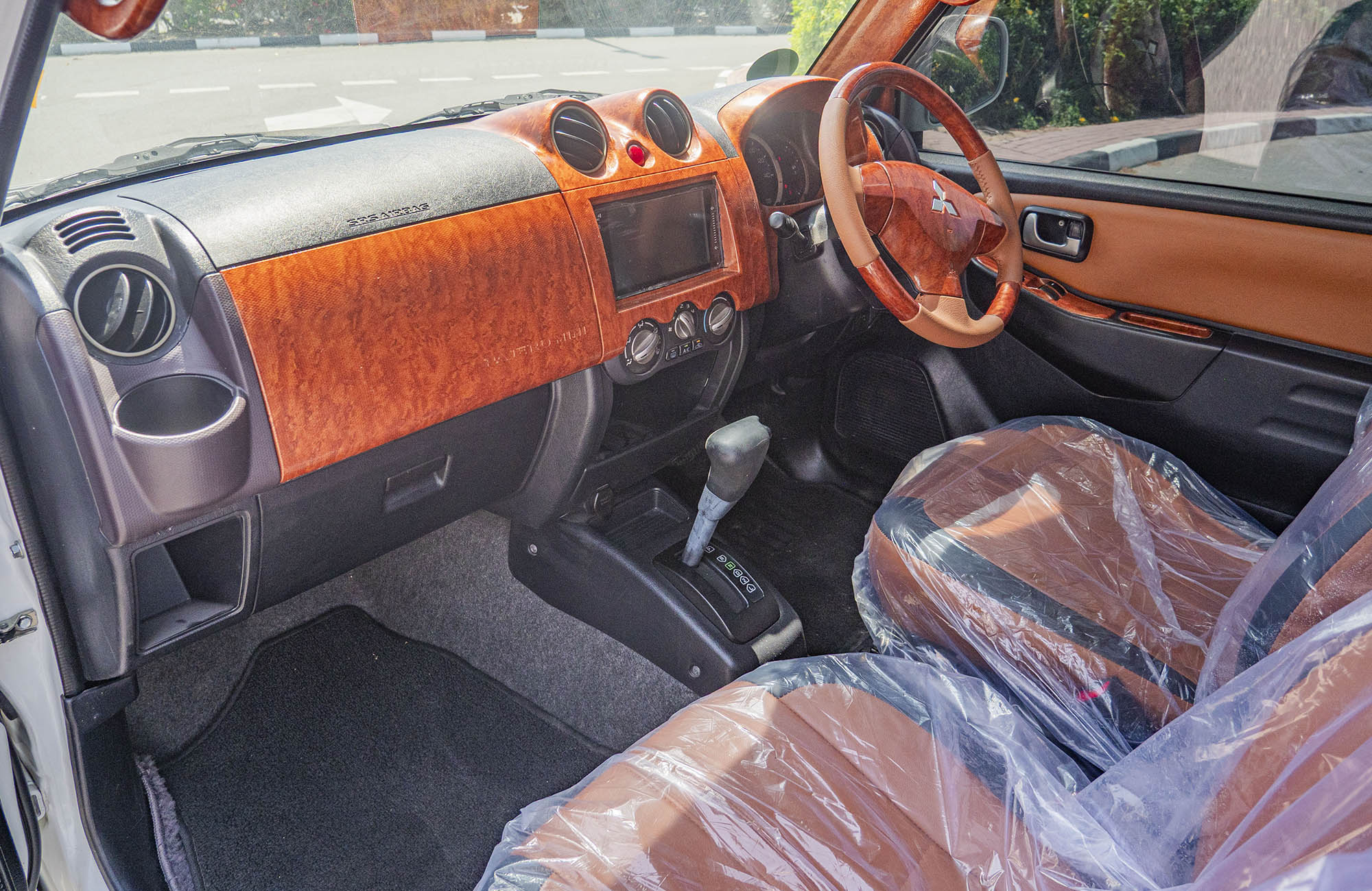 
								Mitsubishi Mini Pajero Model 2009 full									