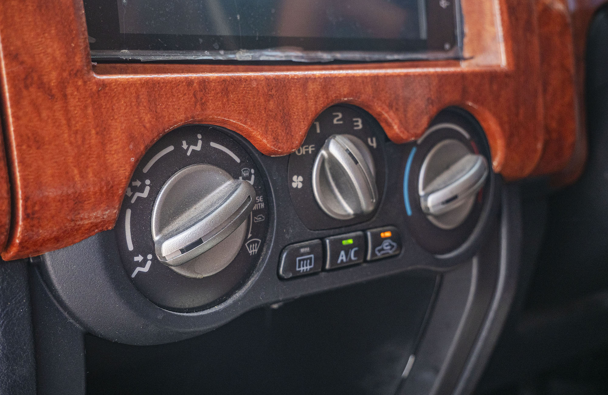 
								Mitsubishi Mini Pajero Model 2009 full									