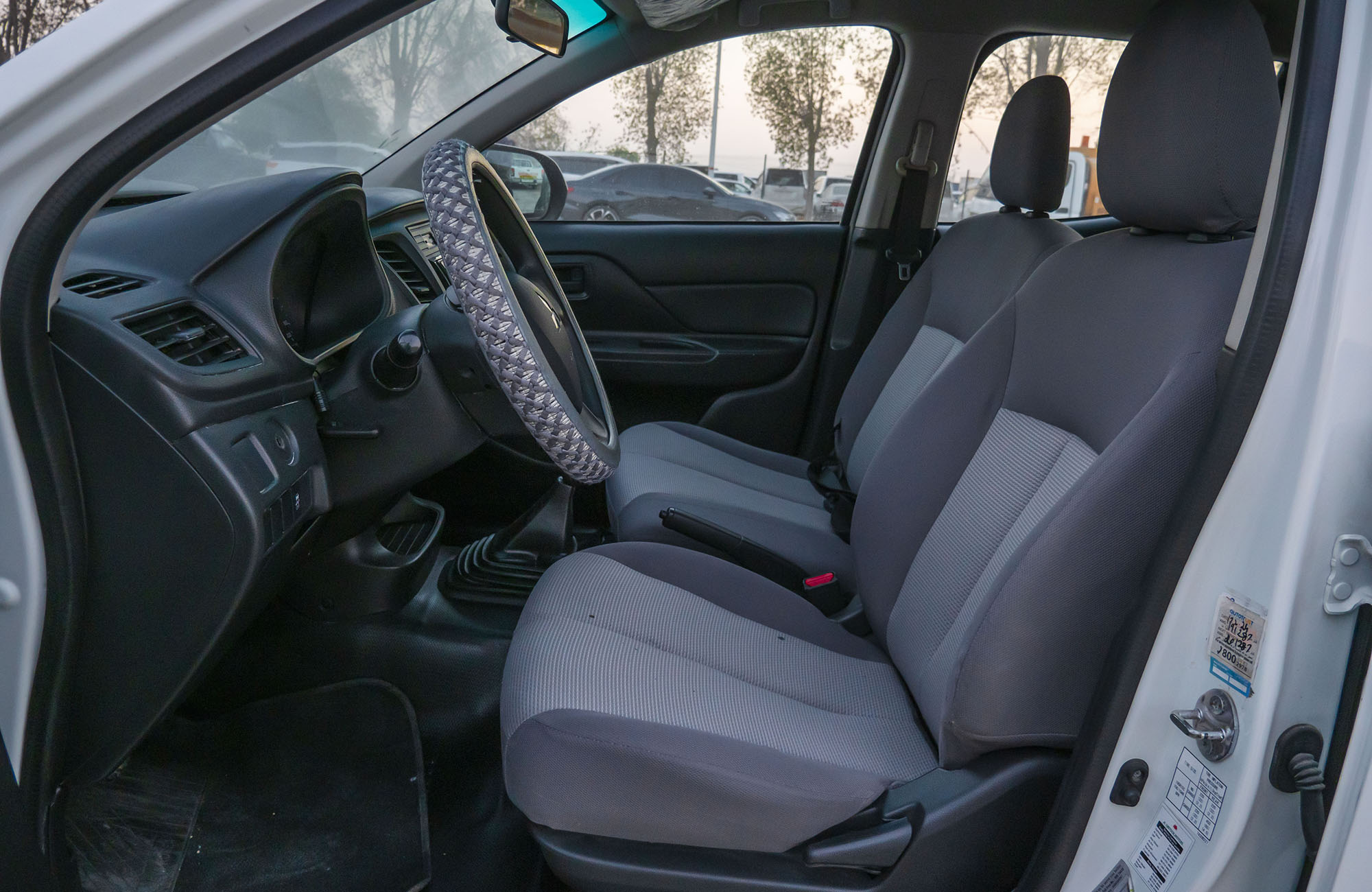 
								MITSUBISHI L200 PETROL 2.4CC MODEL 2021 full									
