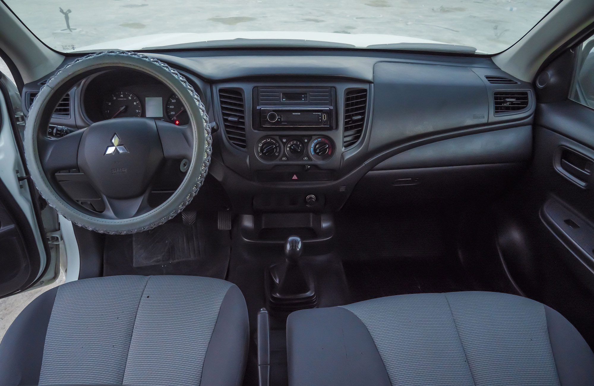 
								MITSUBISHI L200 PETROL 2.4CC MODEL 2021 full									