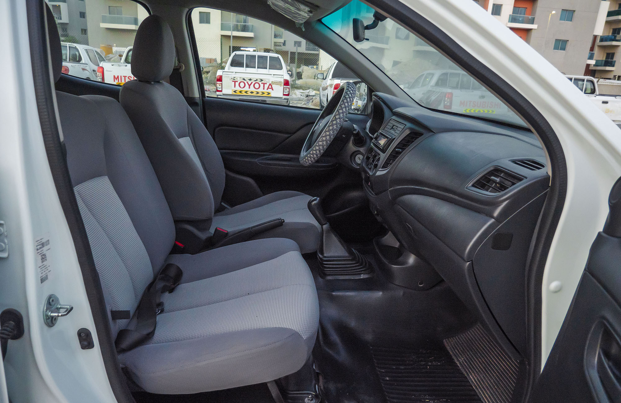 
								MITSUBISHI L200 PETROL 2.4CC MODEL 2021 full									