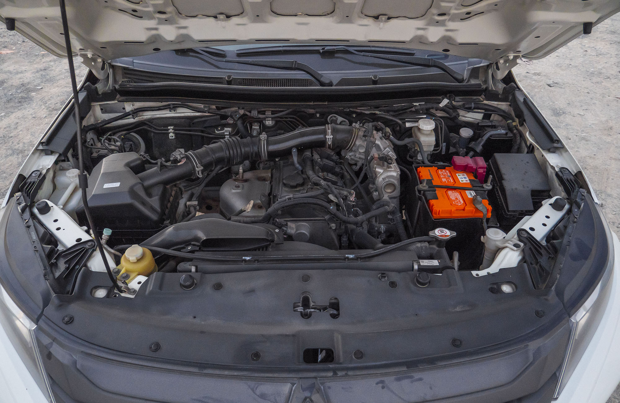 
								MITSUBISHI L200 PETROL 2.4CC MODEL 2021 full									