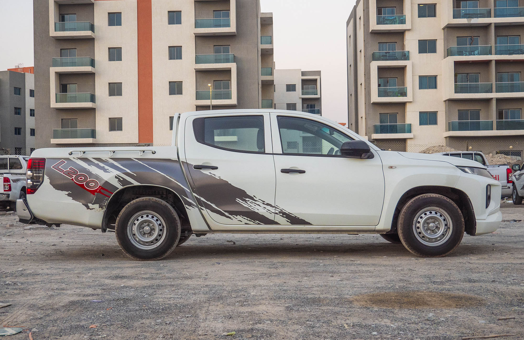 
								MITSUBISHI L200 PETROL 2.4CC MODEL 2021 full									