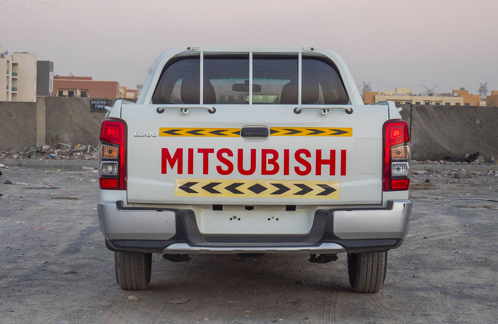 
								MITSUBISHI L200 PETROL 2.4CC MODEL 2021 full									