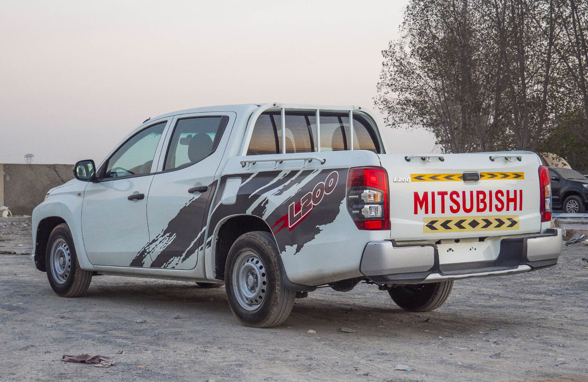 
								MITSUBISHI L200 PETROL 2.4CC MODEL 2021 full									