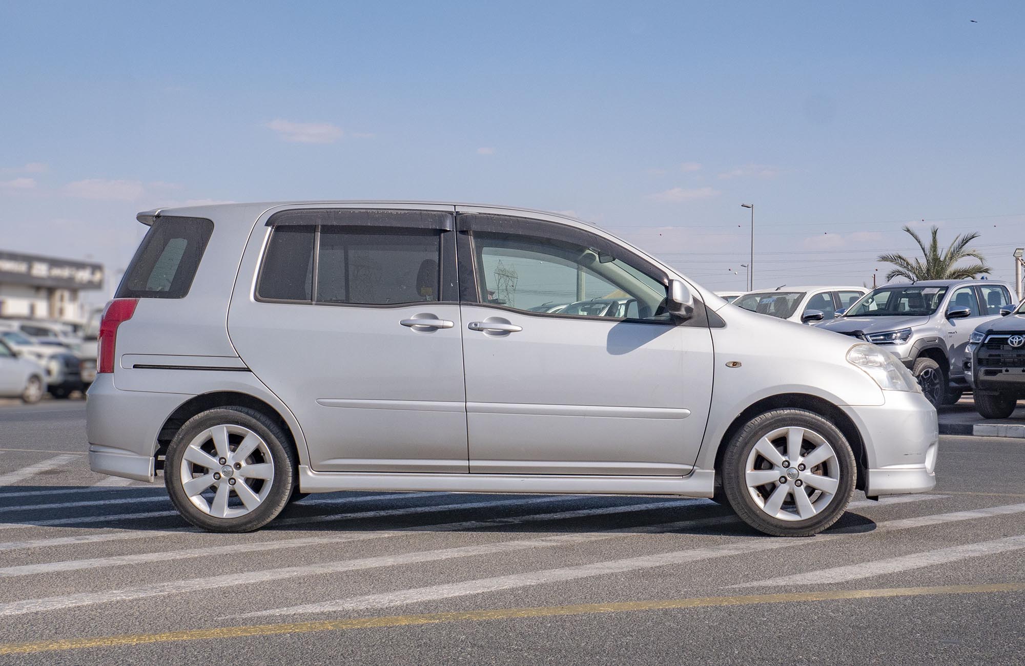 
								Toyota Raum Model 2008 2wd full									