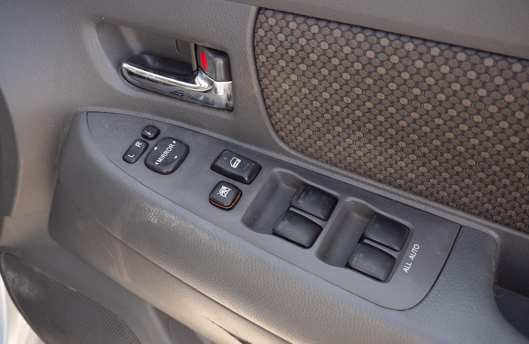 
								Toyota Raum Model 2008 2wd full									