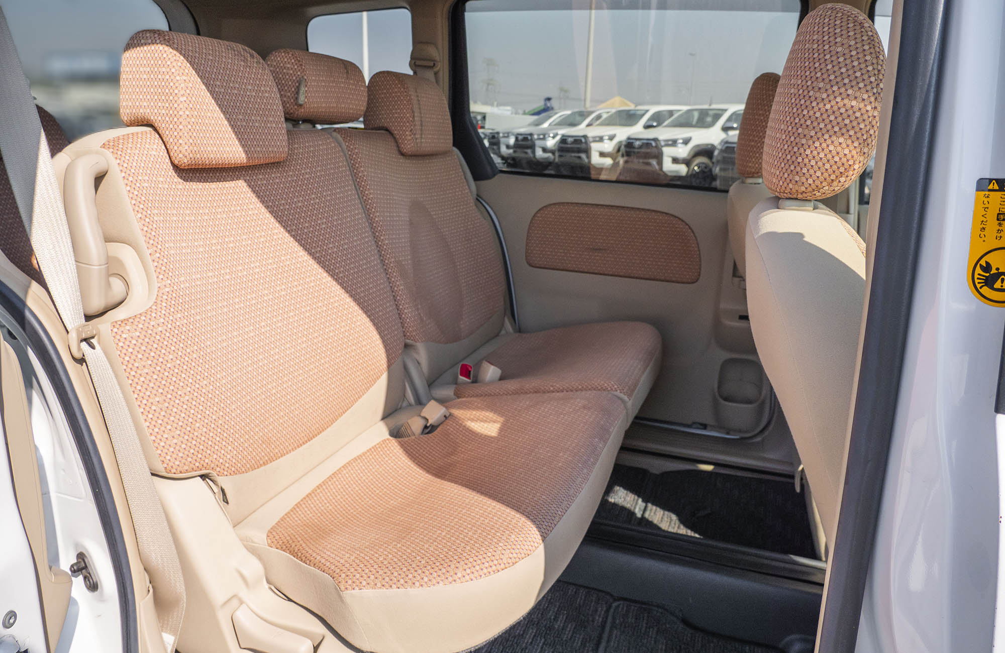 
								Toyota Sienta 2wd Model 2014 full									