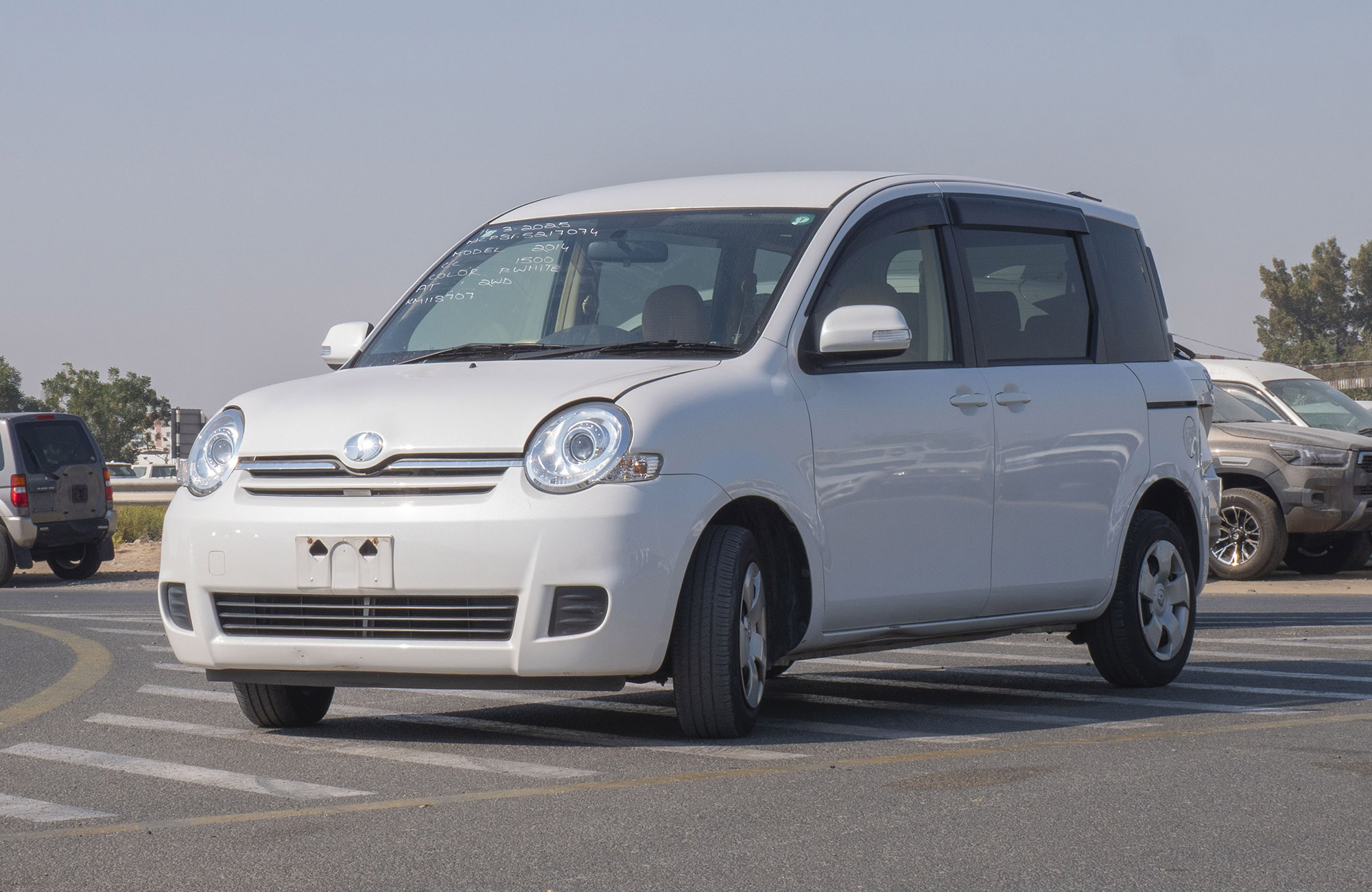 
								Toyota Sienta 2wd Model 2014 full									