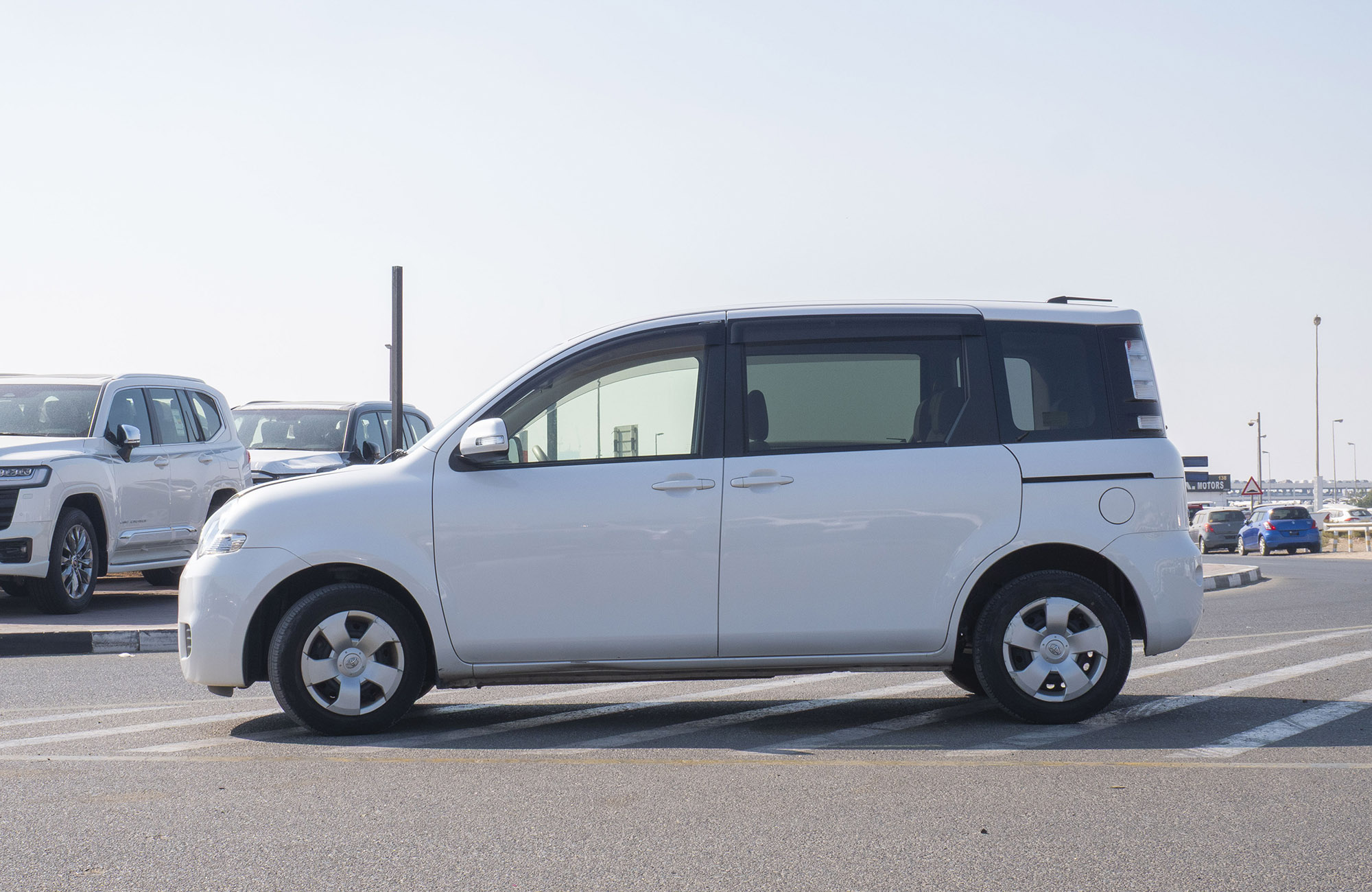 
								Toyota Sienta 2wd Model 2014 full									