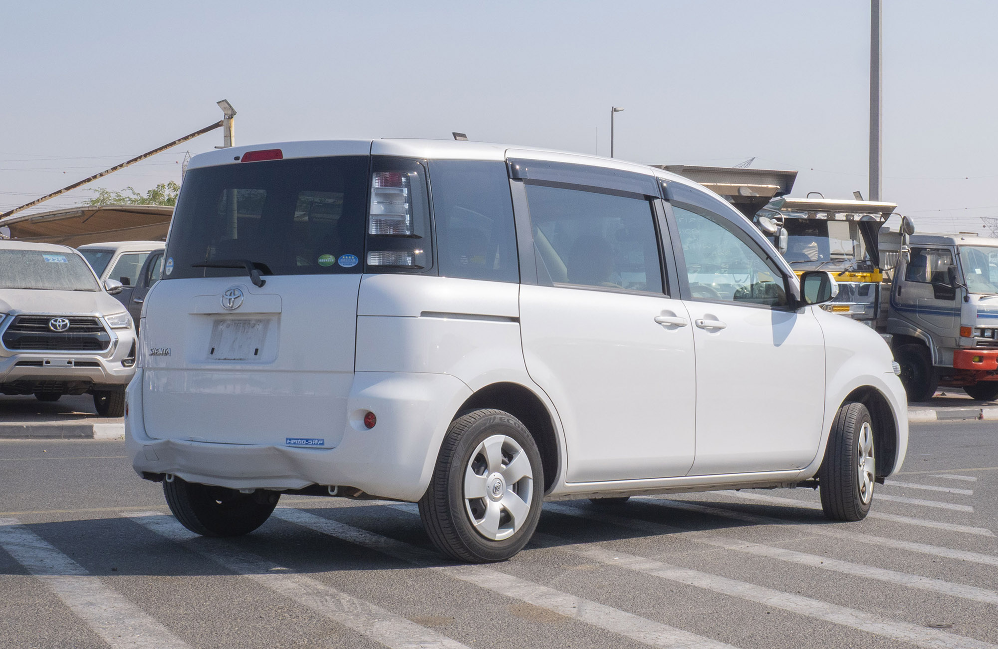 
								Toyota Sienta 2wd Model 2014 full									