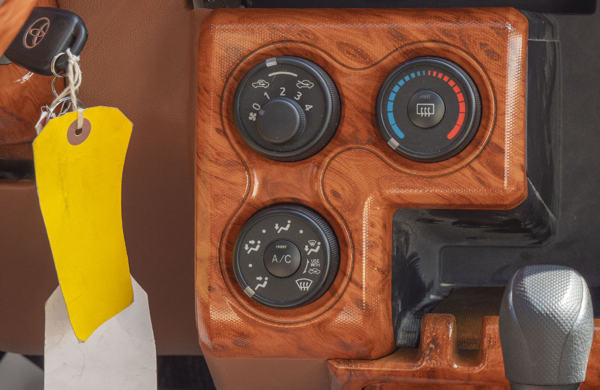 
								Toyota Succeed 2wd Model 2017 full									