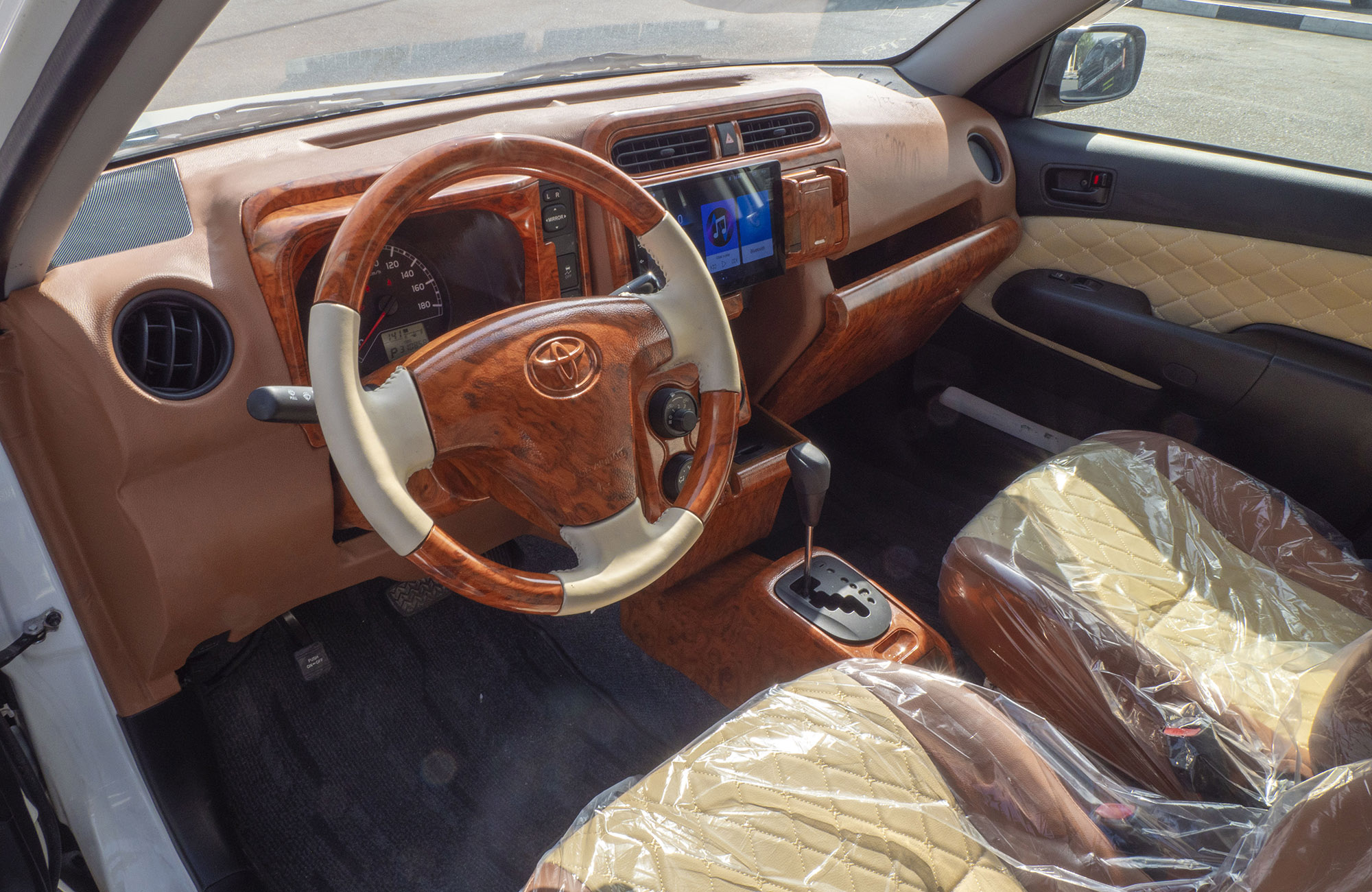 
								Toyota Succeed 2wd Model 2017 full									