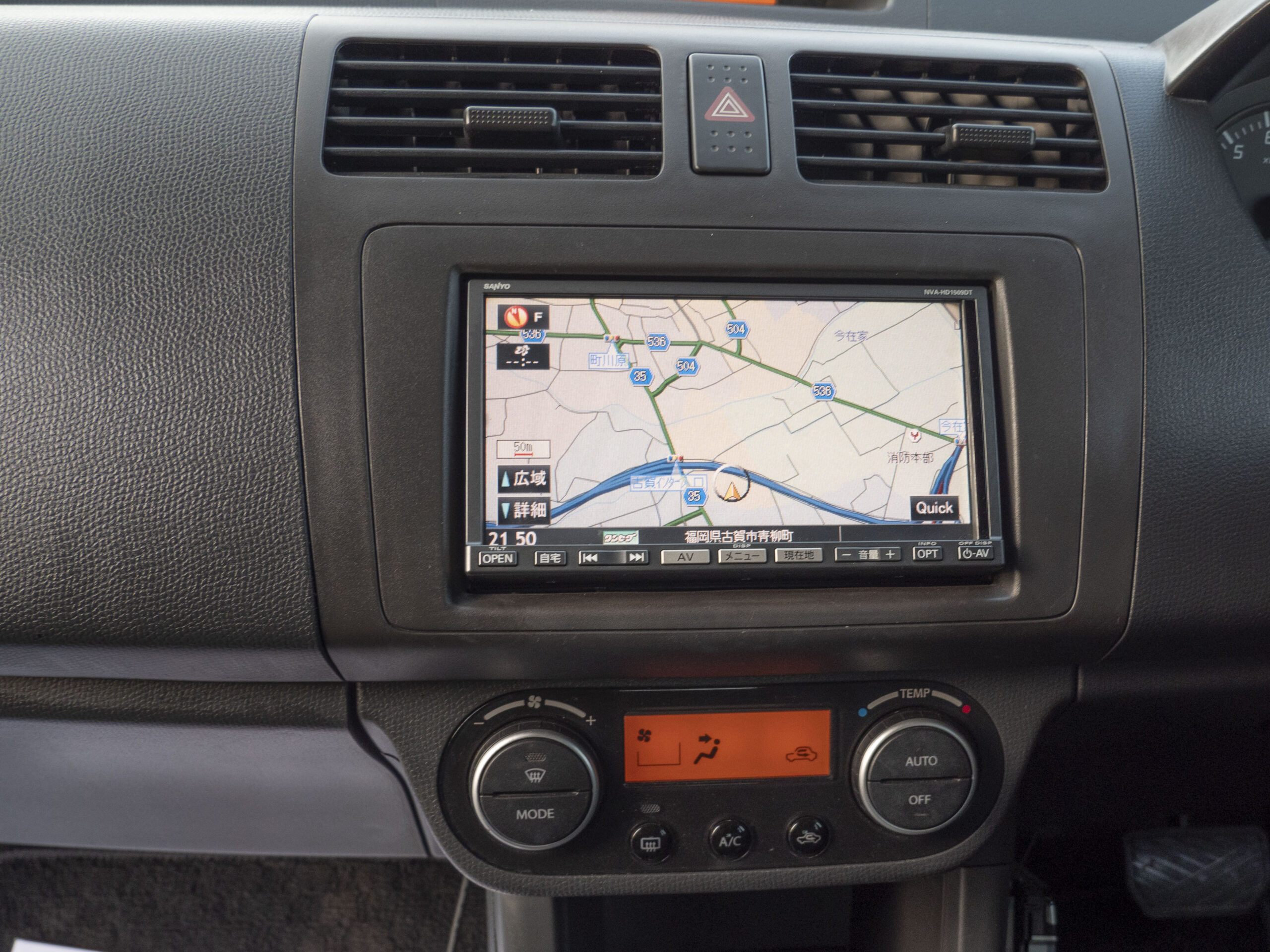 
								Suzuki Swift 2WD 2010 Model full									