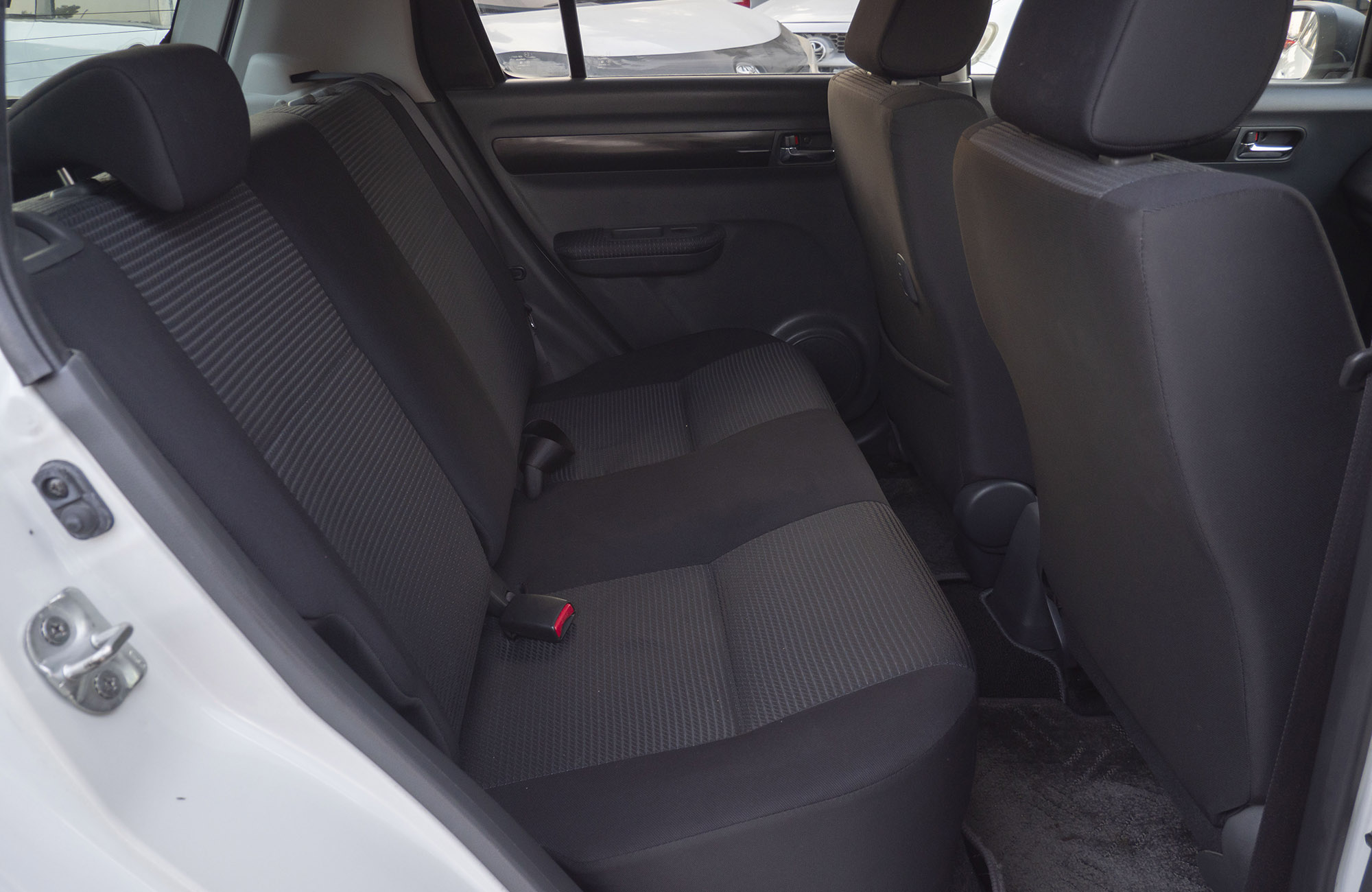 
								Suzuki Swift 2WD 2010 Model full									