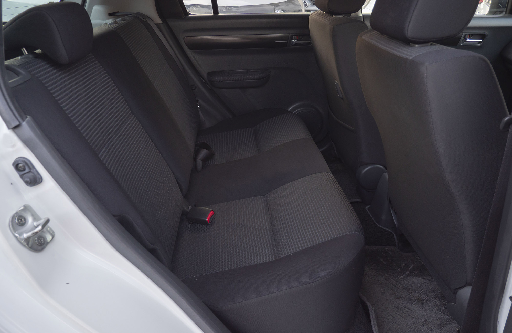 
								Suzuki Swift 2WD 2010 Model full									